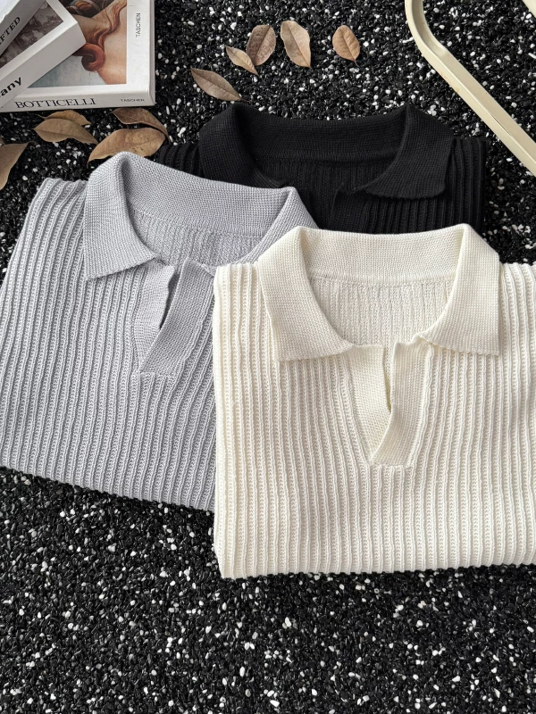 Áo polo dệt kim kẻ sọc kiểu Mỹ tay ngắn dành cho nam, áo thun mùa hè chất liệu lụa đá mát mẻ tay lửng với thiết kế khoét lỗ có họa tiết.