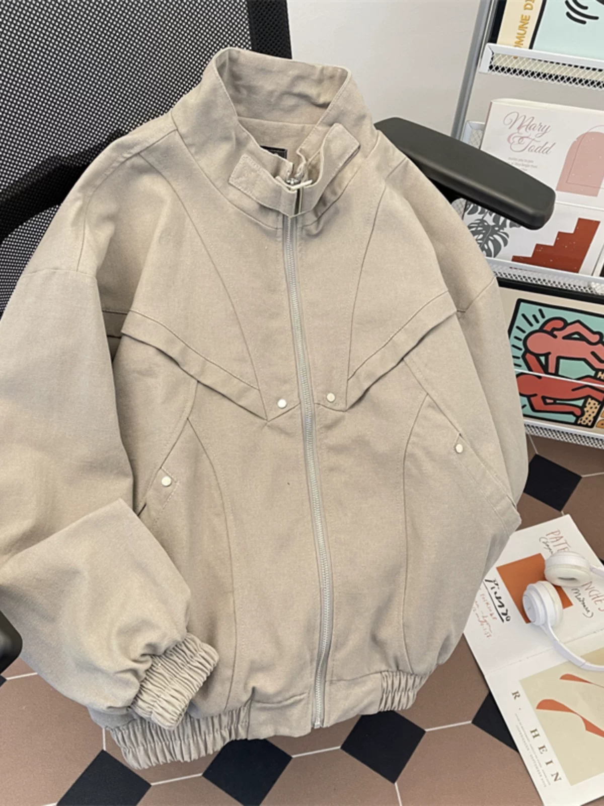 Áo khoác cổ đứng bằng vải canvas đã qua xử lý, thiết kế ngắn, phong cách phi công Mỹ thời thượng mùa xuân thu dành cho nam.