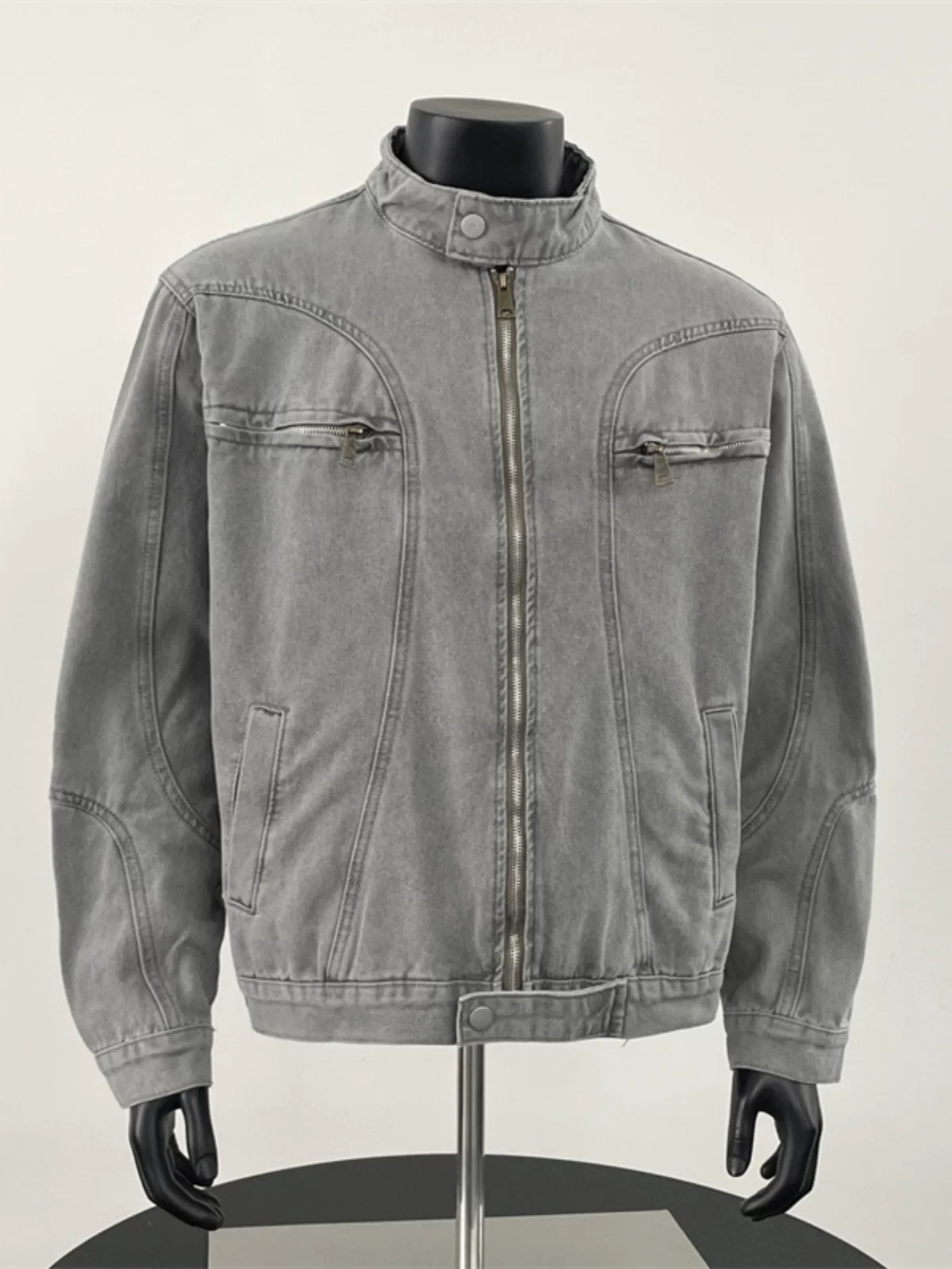 Áo khoác denim cổ đứng có khóa kéo dành cho nam, phong cách xuân thu, kiểu dáng thời thượng, phong cách đường phố, dáng rộng, áo khoác ngắn chất liệu washed.