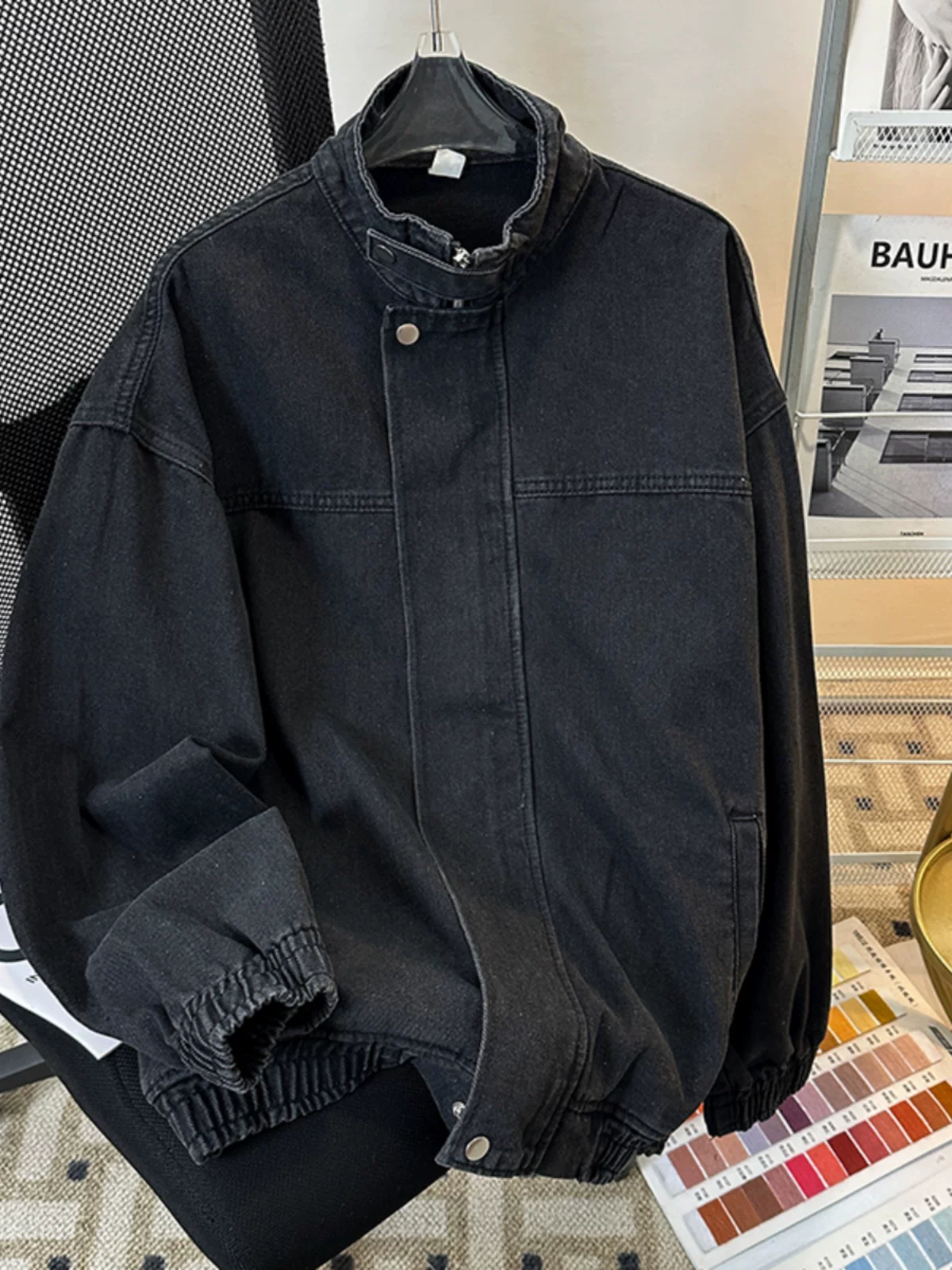 Áo khoác denim màu vàng đất dành cho nam, kiểu dáng thời thượng mùa xuân thu phong cách Mỹ, áo kiểu vintage đã qua xử lý, áo khoác công sở dáng rộng cổ đứng.