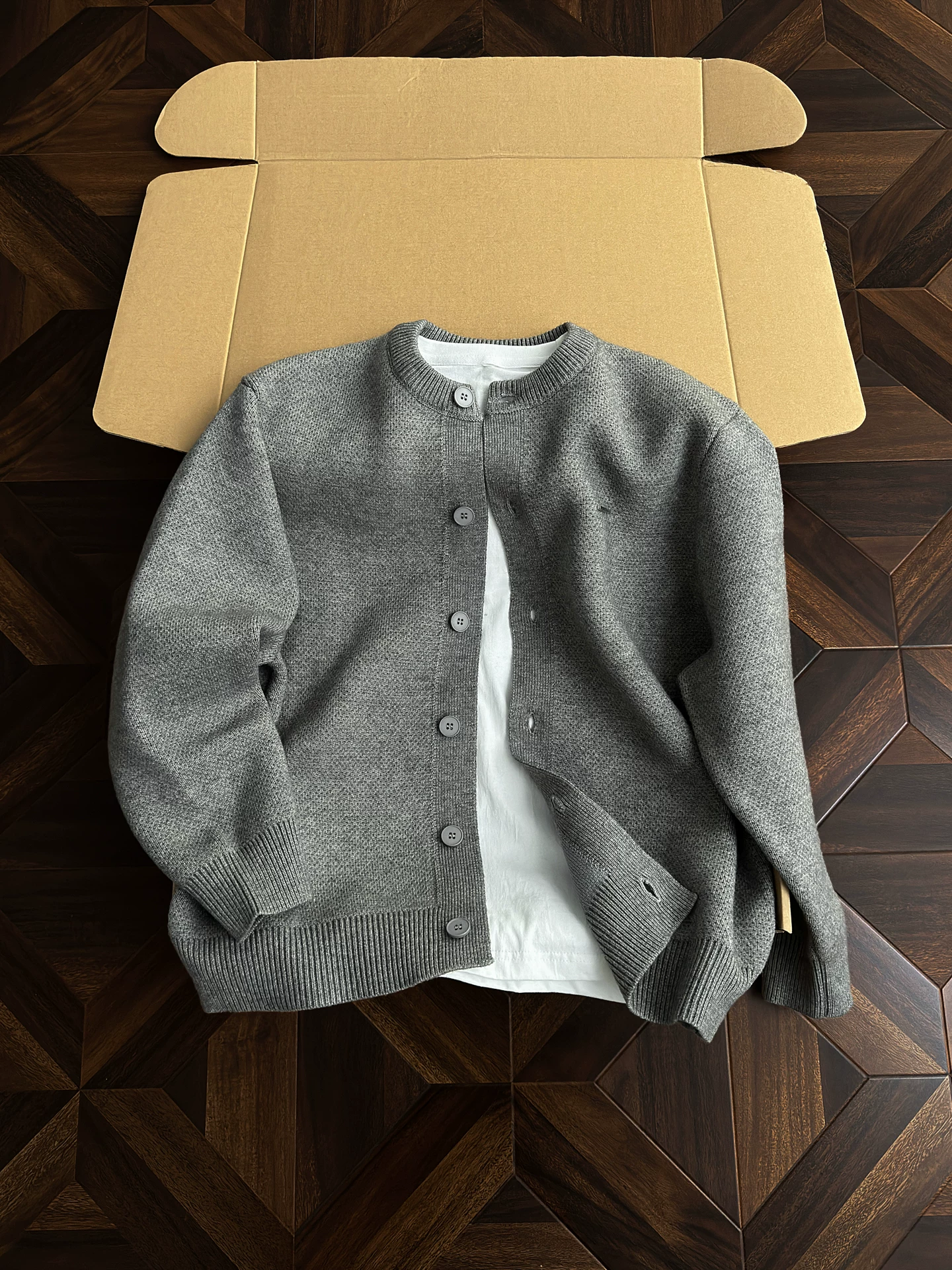 Áo khoác cardigan cài nút phong cách Old Money dành cho nam và nữ, áo len dệt kim dáng rộng thời thượng, dày dặn cho mùa thu đông, áo len đôi.