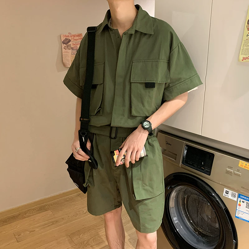 Bộ trang phục phong cách Nhật Bản cá tính dành cho nam giới, áo sơ mi ngắn tay và bộ jumpsuit rộng rãi hợp thời trang mùa hè.