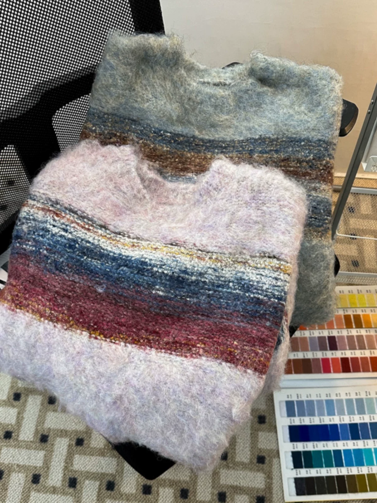 Áo len dệt kim cổ tròn kẻ sọc dành cho nam, phong cách lười biếng mùa thu đông, áo len mềm mại, áo khoác cặp đôi kiểu Mỹ thời thượng, dáng rộng.