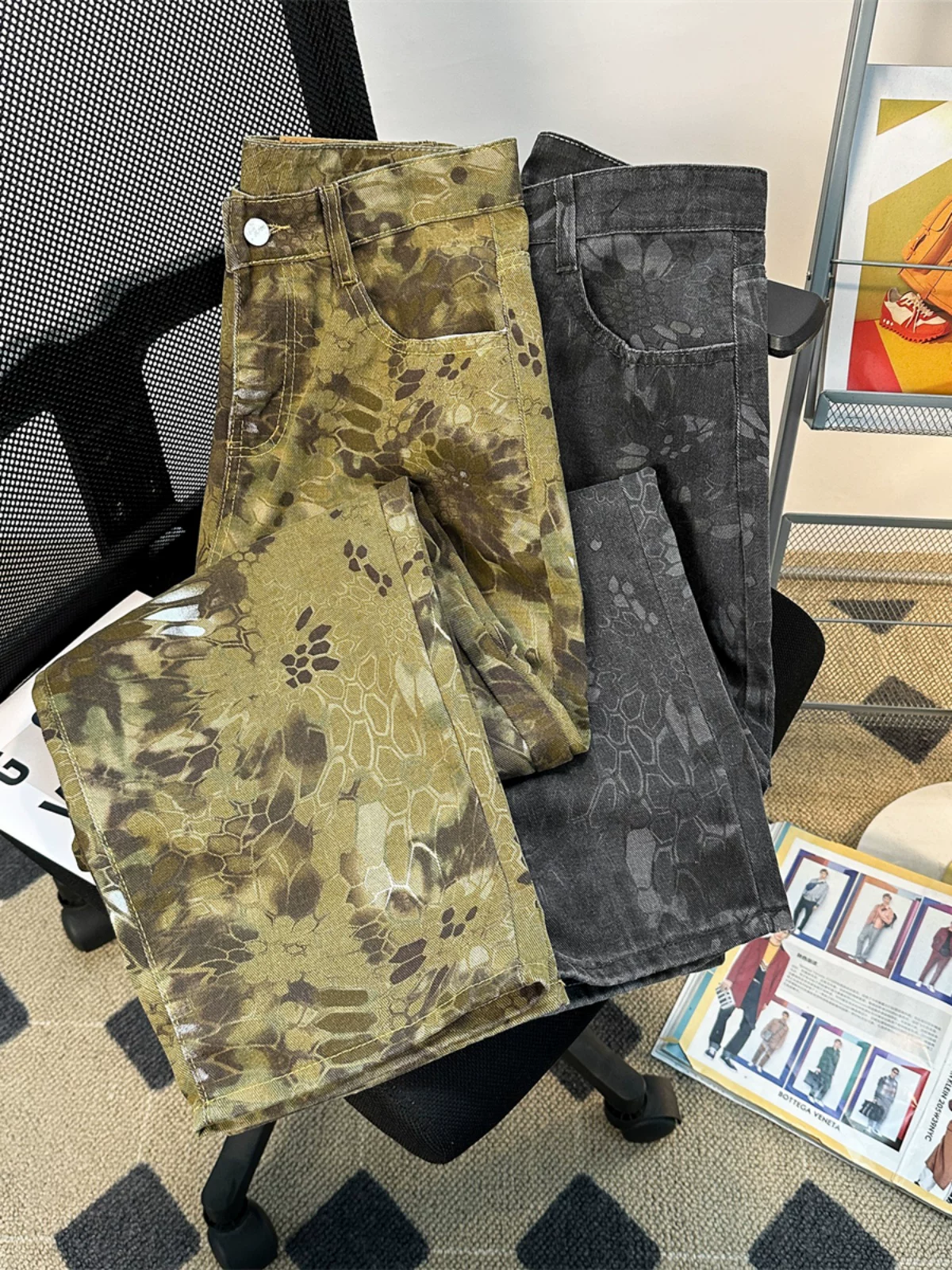 Quần jean họa tiết rắn cho nam và nữ, phong cách hip-hop Mỹ thời thượng, quần cá tính và sành điệu, quần ống rộng dáng lưỡi liềm mùa hè.