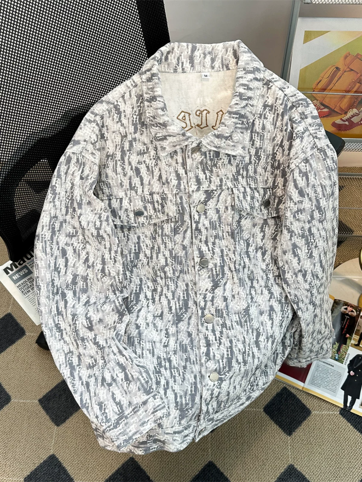 Áo khoác denim phong cách Chanel dành cho nam, áo thêu họa tiết phong cách Mỹ mùa xuân thu, áo khoác cổ bẻ dáng rộng hợp thời trang.