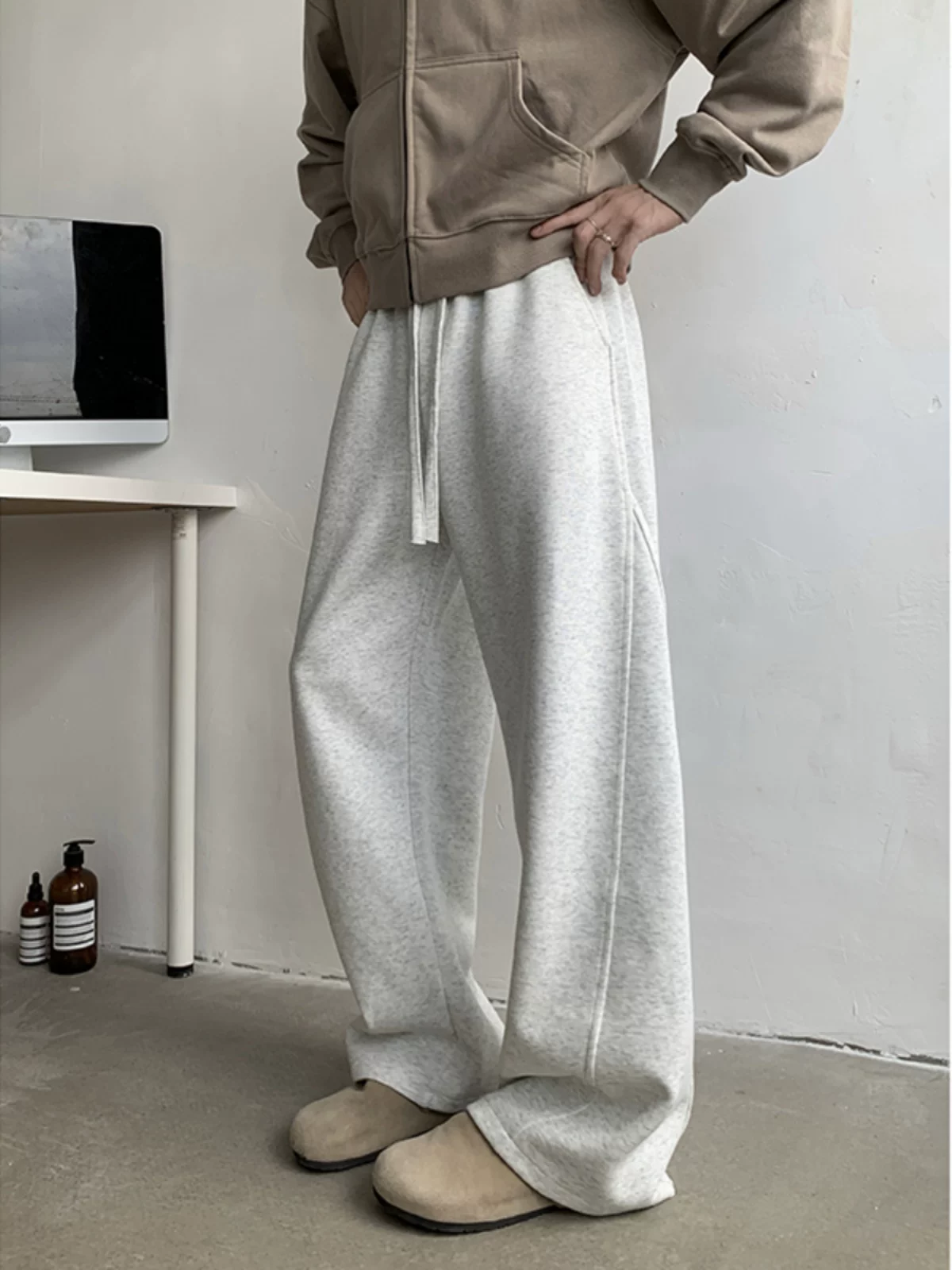 Quần thể thao nam dáng cong cleanfit, phong cách Mỹ thời thượng, quần suông thoải mái, quần ống rộng dài chạm đất đa năng.