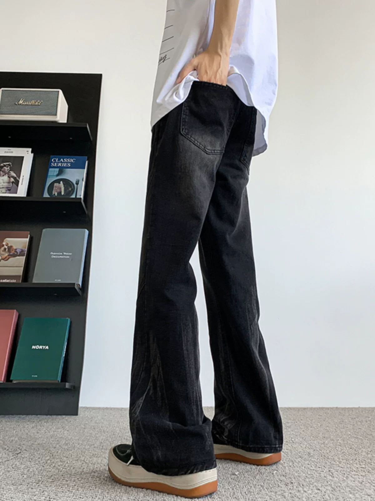 Quần jeans đen đa năng dành cho nam, quần dài phong cách đường phố Mỹ mùa xuân thu, quần dài ống loe rộng rãi, hợp thời trang, chất liệu washed.