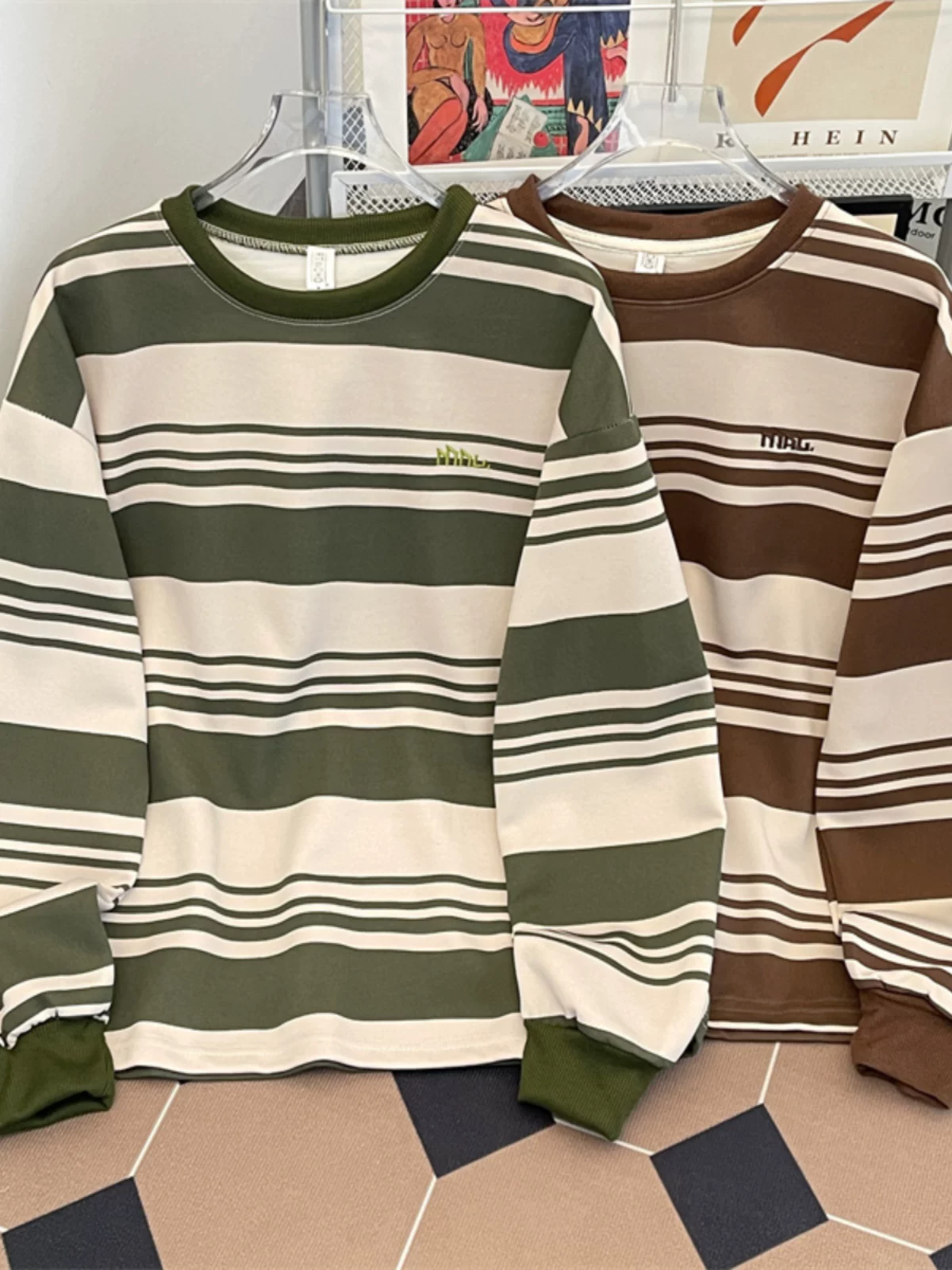 Áo nỉ sọc phối màu cổ điển Nhật Bản dành cho nam, áo kiểu vintage hợp thời trang mùa xuân thu, áo thun dài tay dáng rộng đa năng dành cho cặp đôi.