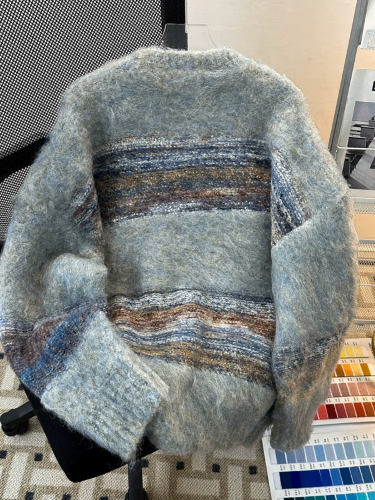 Áo len dệt kim cổ tròn kẻ sọc dành cho nam, phong cách lười biếng mùa thu đông, áo len mềm mại, áo khoác cặp đôi kiểu Mỹ thời thượng, dáng rộng.