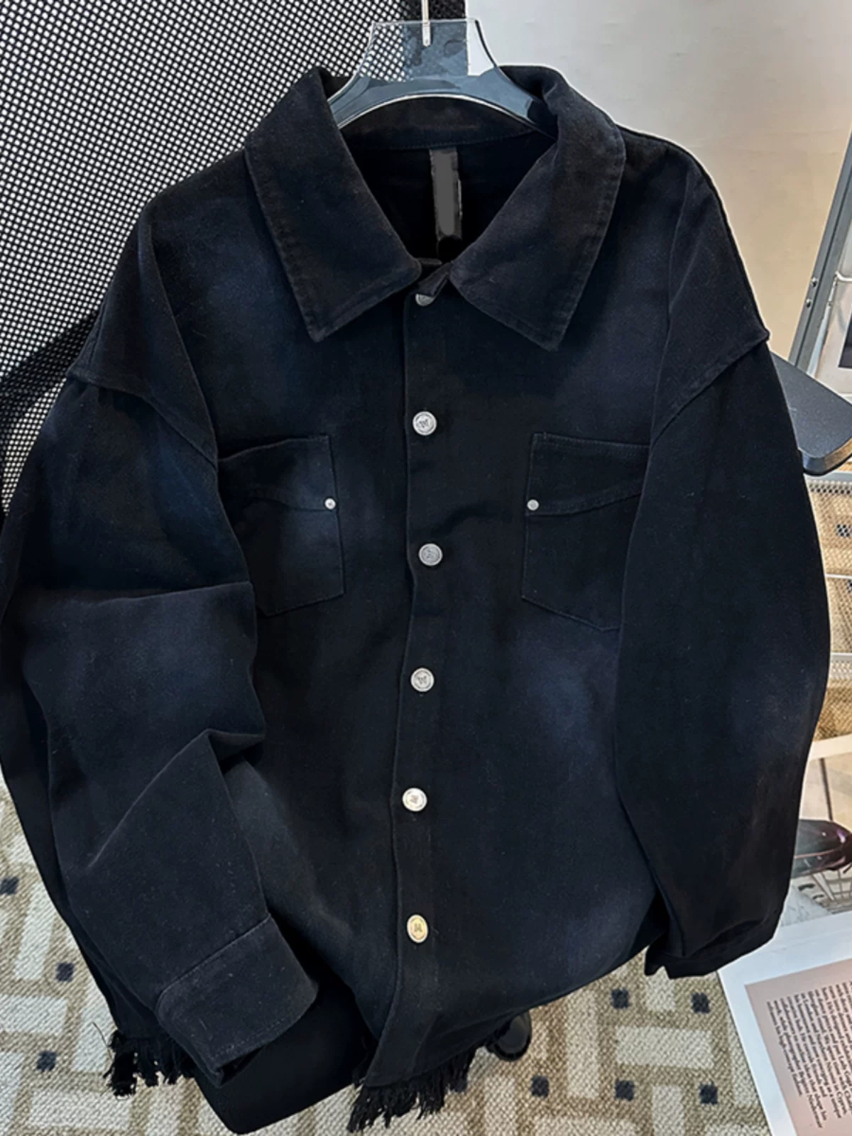 Áo khoác denim in chữ, kiểu dáng rách cá tính dành cho nam, áo khoác kiểu Mỹ thời thượng mùa xuân thu, áo khoác rộng rãi, phong cách công sở cá tính.
