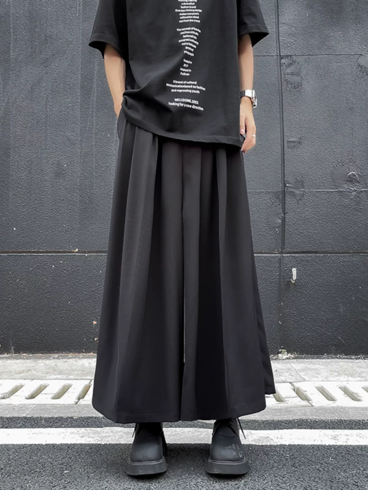 Quần thiết kế xếp ly dành cho nam, quần tây phong cách Trung Quốc mới hợp thời trang mùa hè, quần lụa băng ống rộng dáng rộng phong cách Yamamoto.