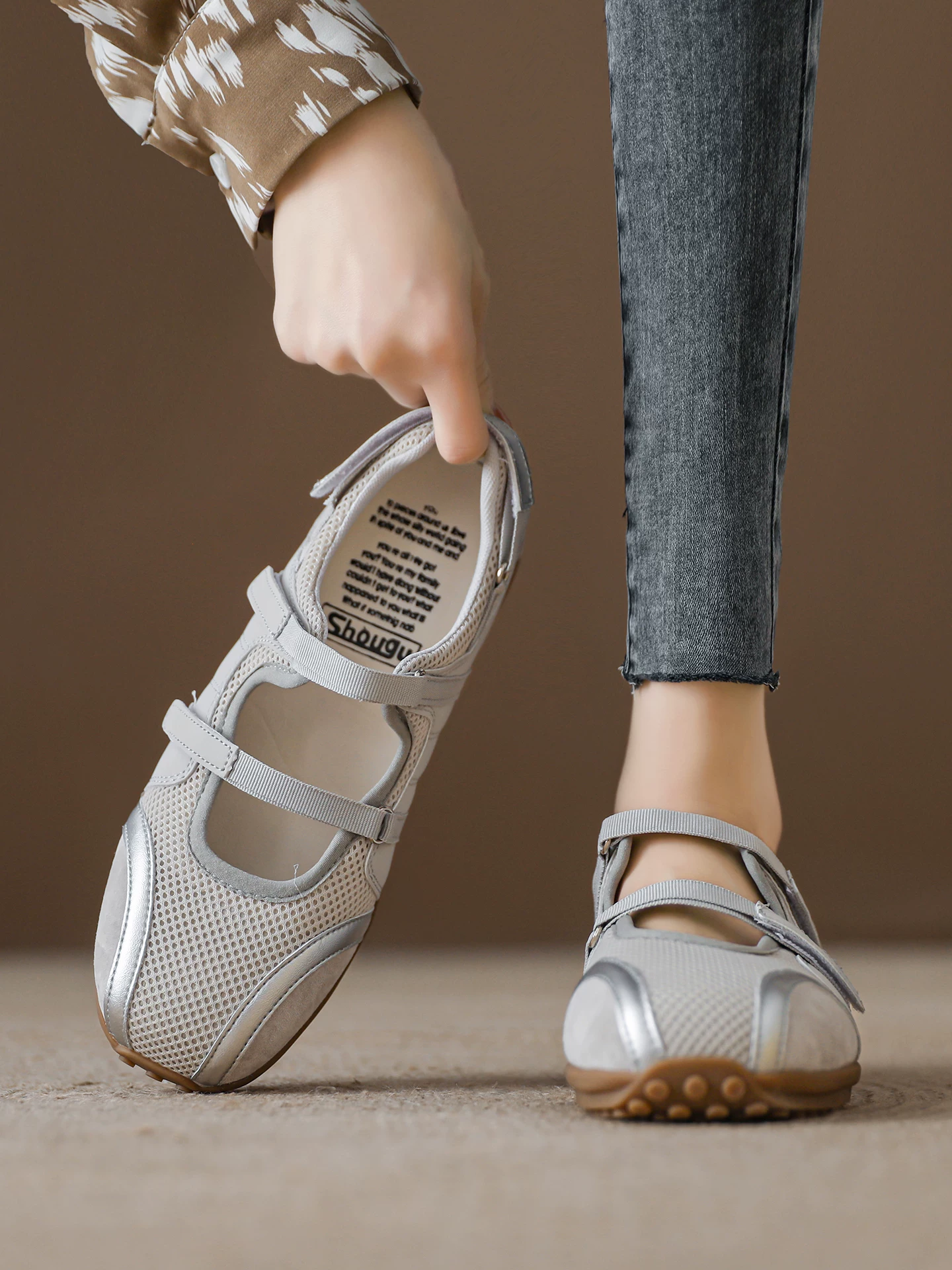 Giày sandal Mary Jane thể thao đa năng dành cho nữ, giày tập kiểu ballet đế thấp, giày lưới thoáng khí thời trang mùa hè 2026.