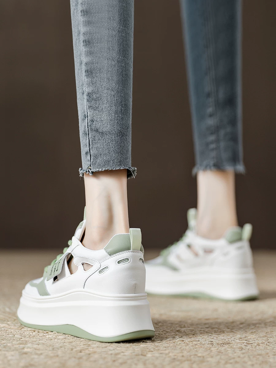 Giày sandal nữ da thật đế dày, thiết kế lỗ thoáng khí, giày trắng tăng chiều cao, giày thể thao đục lỗ thời trang mùa hè 2025.