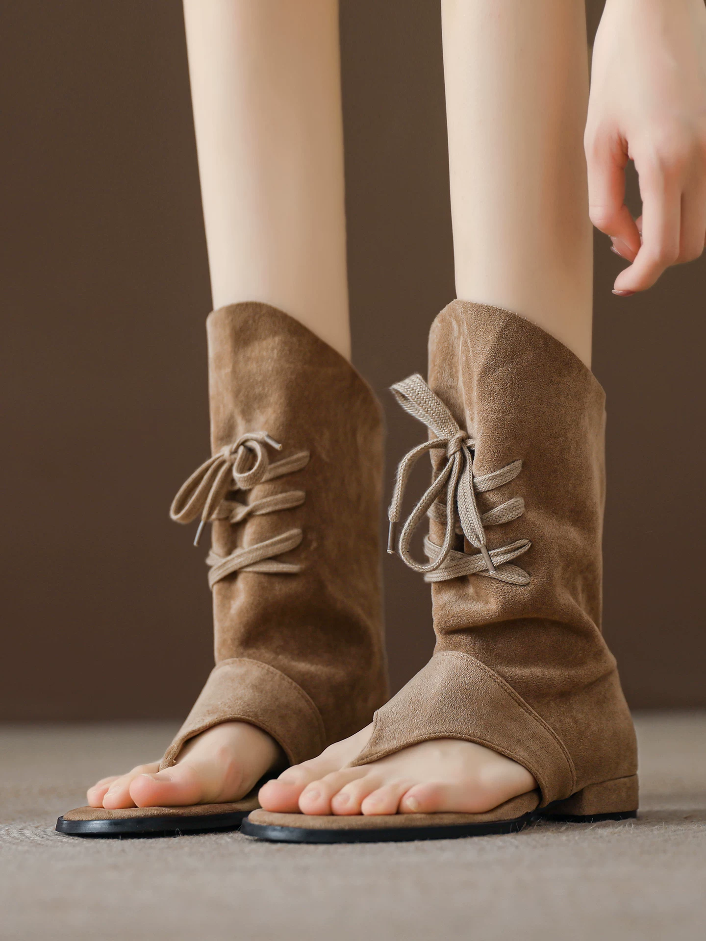 Dép quai ngang nữ, bốt cao bồi phong cách hoang dã, mẫu mới hè 2026, bốt kiểu La Mã đi du lịch nghỉ dưỡng.