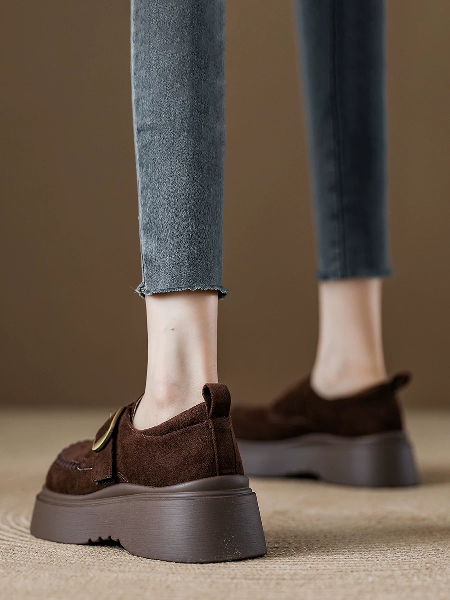 Giày lười nữ da thật đế dày, giày Birkenstock da lộn kiểu retro, mẫu mới thu đông 2025, giày da nâu phong cách Anh.