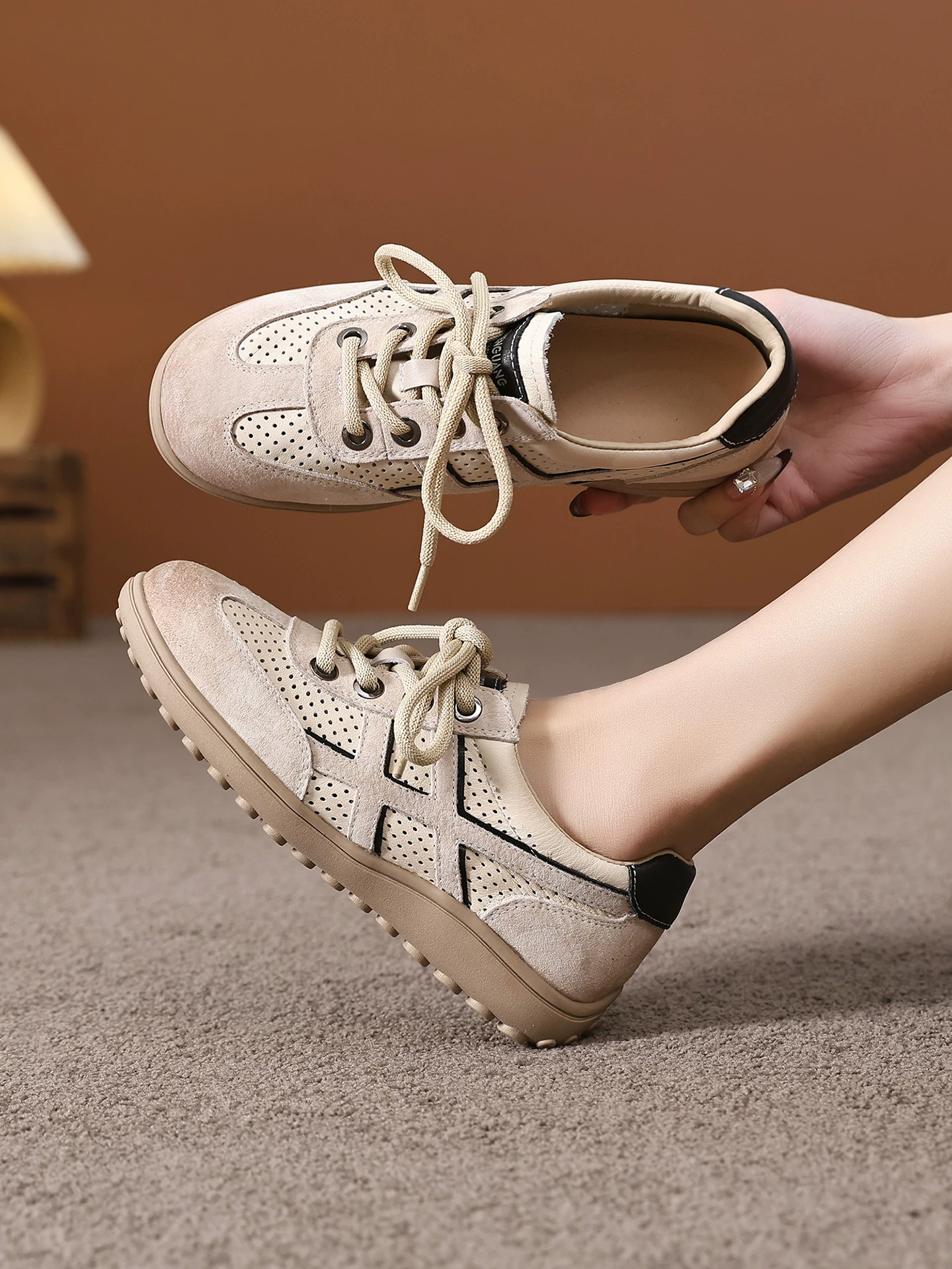 Giày tập luyện da bò kiểu retro Đức dành cho nữ, giày thể thao lưới thoáng khí kiểu Forrest Gump, giày thể thao đế mềm mới mùa xuân hè 2026