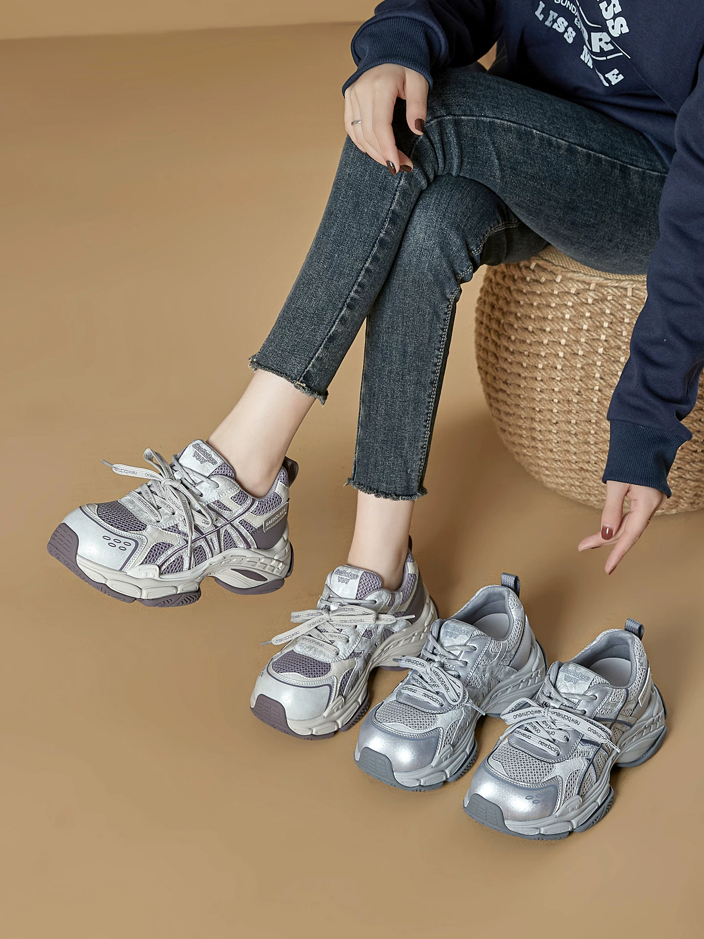 Giày thể thao lưới thoáng khí dành cho nữ, giày đế dày tăng chiều cao cho người thấp, giày thể thao đế xuồng phong cách mới mùa xuân 2026 dành cho nữ.