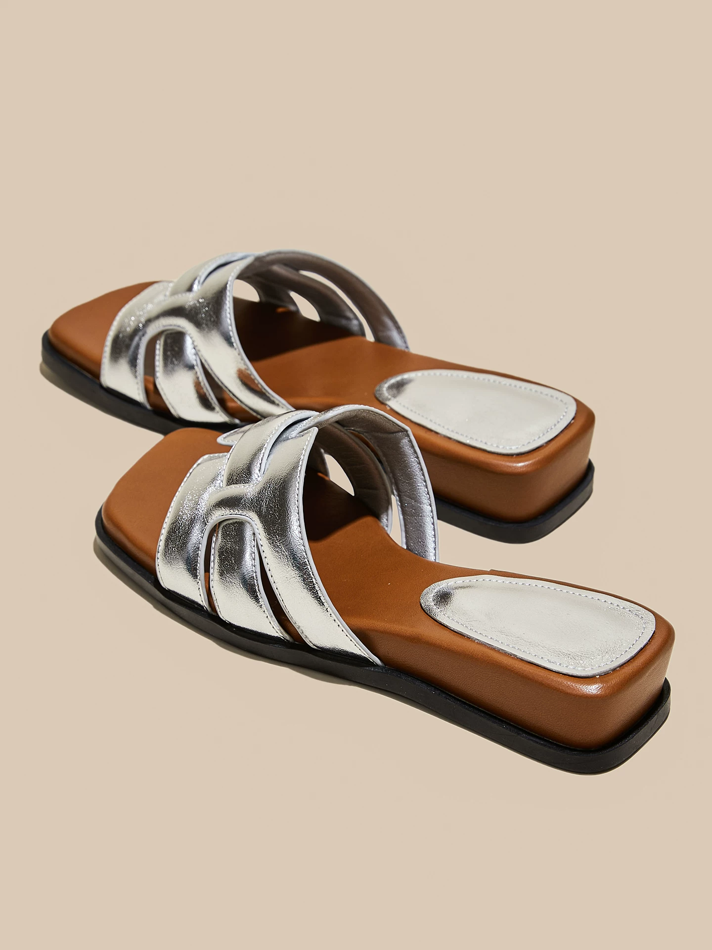 Dép sandal nửa gót dệt bạc dành cho nữ, đi ngoài trời mùa hè, dép thời trang đế xuồng, kiểu mới 2026, dép phong cách nghỉ dưỡng thoải mái.