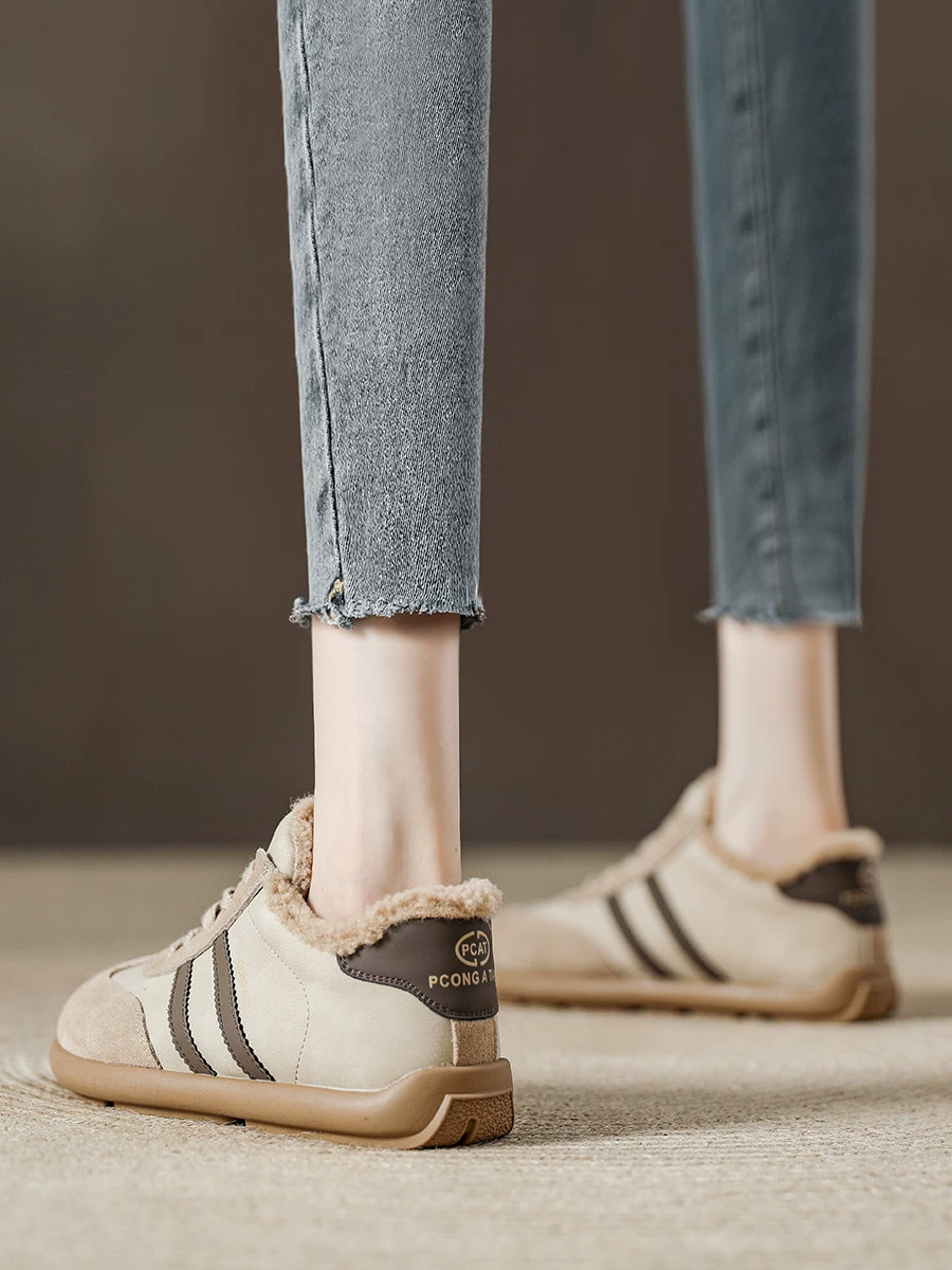Giày cotton cổ cao dành cho nữ, da thật, phong cách retro, lót lông cừu, giày thể thao kiểu Đức, mẫu mới mùa đông 2024, giày thể thao thường ngày ấm áp lót lông.