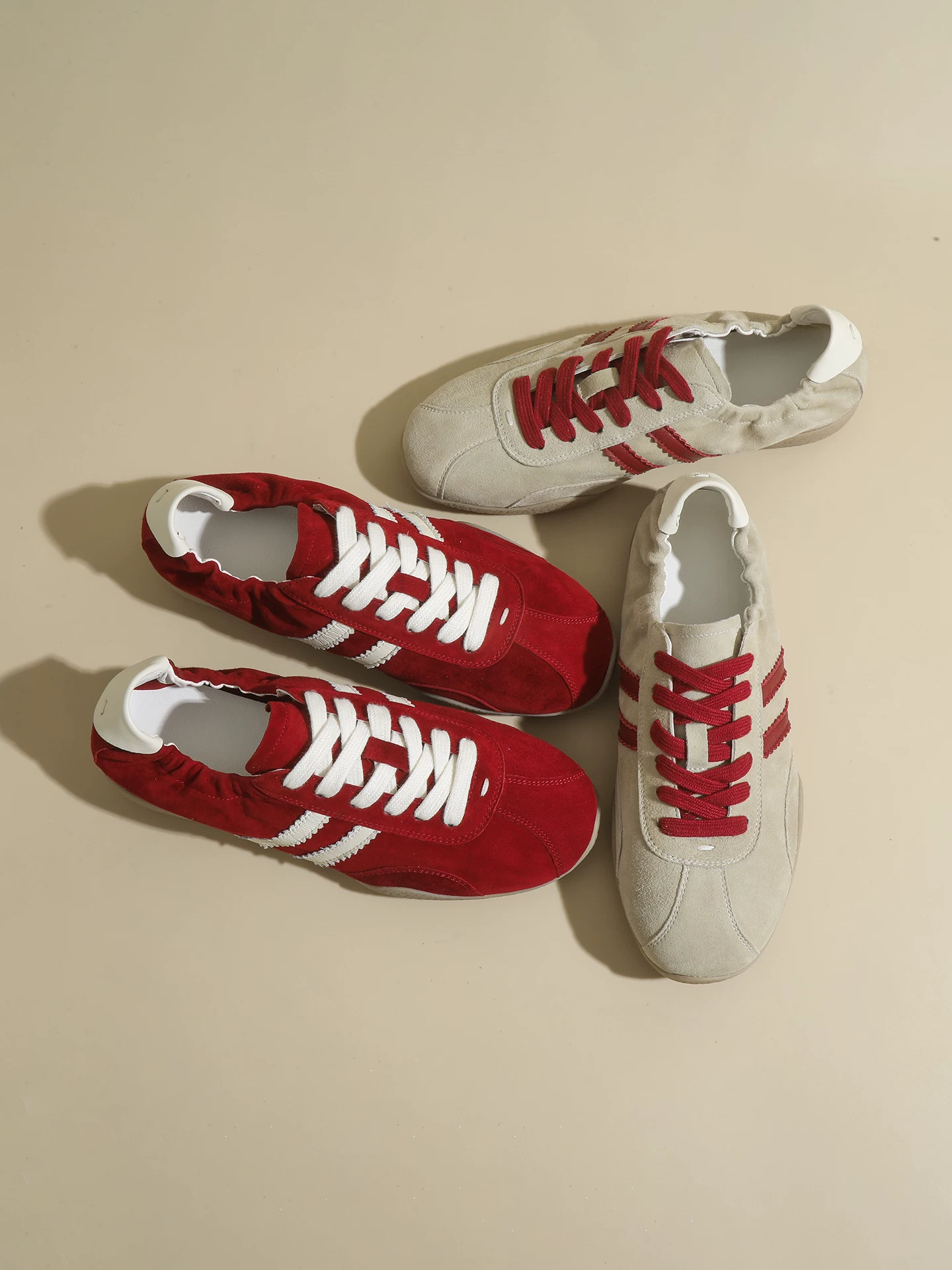 Giày thể thao nữ da cừu đỏ phong cách retro đua xe Đức, mẫu mới xuân 2026, đế mềm, bề mặt mềm mại, giày thể thao thường ngày.
