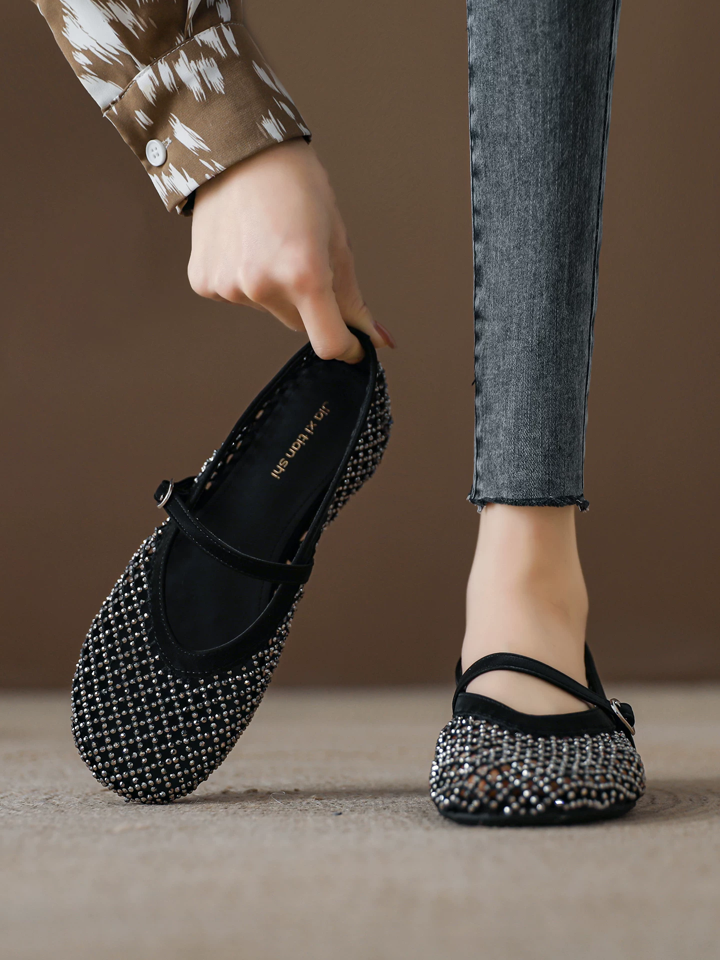 Giày sandal Mary Jane đính đá cho nữ, giày lưới thoáng khí đan rỗng, kiểu mới mùa hè 2026, giày bệt lưới.