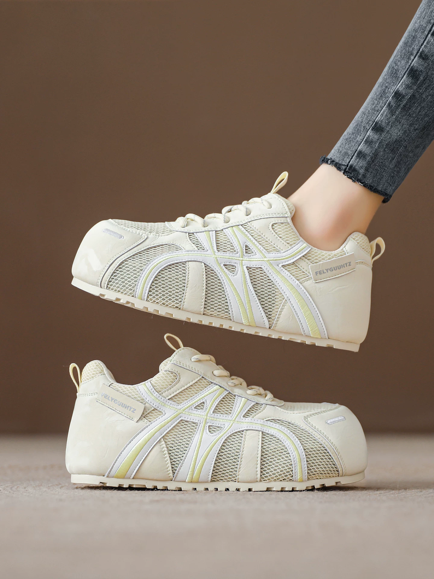 Giày thể thao Đức dễ thương và độc đáo dành cho nữ, có đế tăng chiều cao ẩn, giày sneaker trắng, giày thể thao lưới mỏng thoáng khí mùa hè 2026.