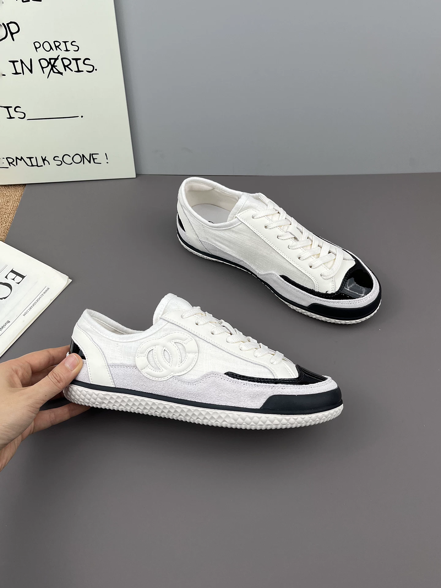 Giày vải lanh kiểu Chanel dành cho nữ, giày thể thao đế bằng, giày tập luyện màu trắng đế mềm thoáng khí mùa hè 2026 của Đức.