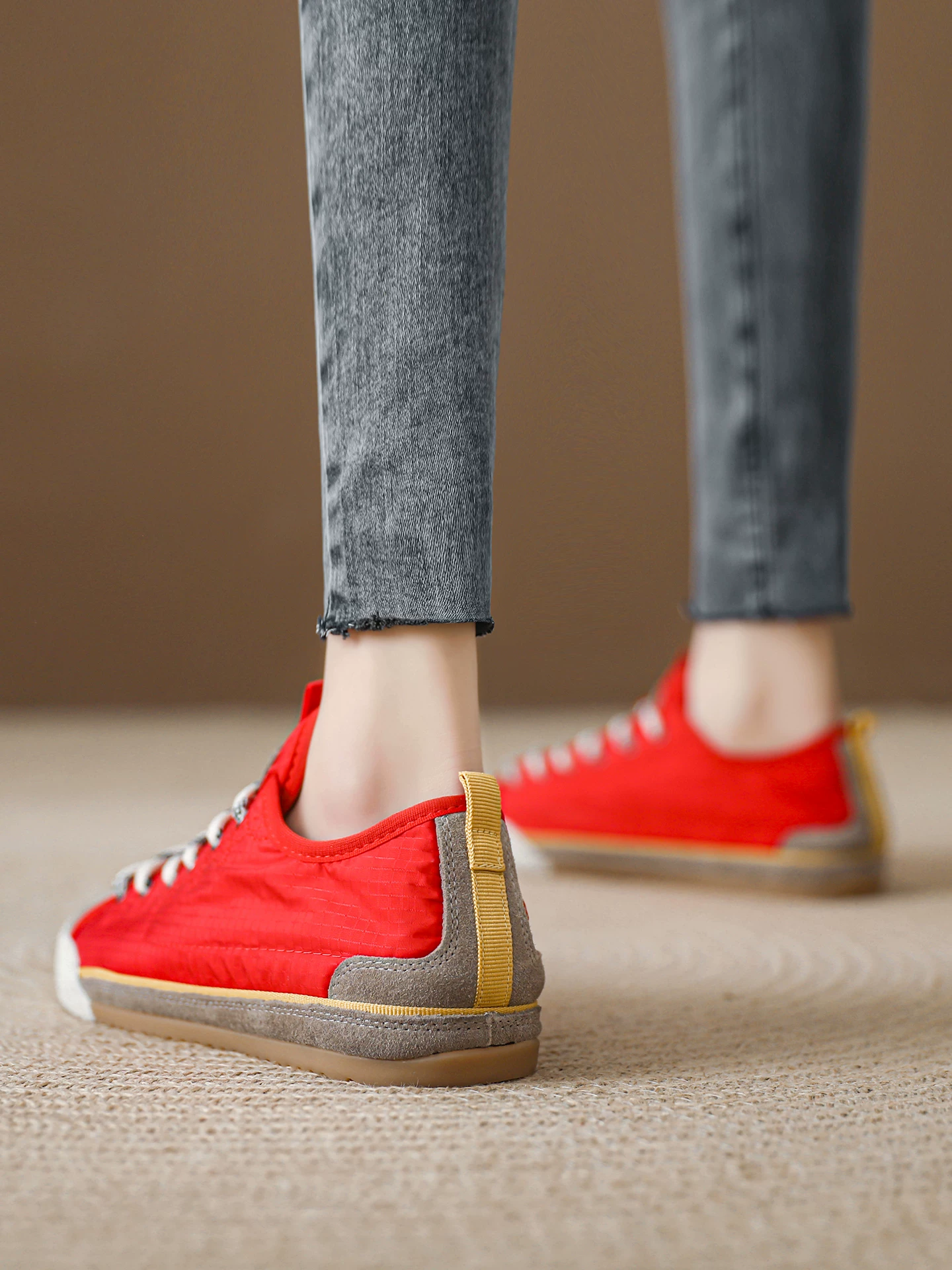Giày vải thấp cổ kiểu Hàn Quốc dành cho nữ, giày thể thao Đức retro phối màu, giày casual đế mềm thoáng khí mỏng mùa xuân 2026.