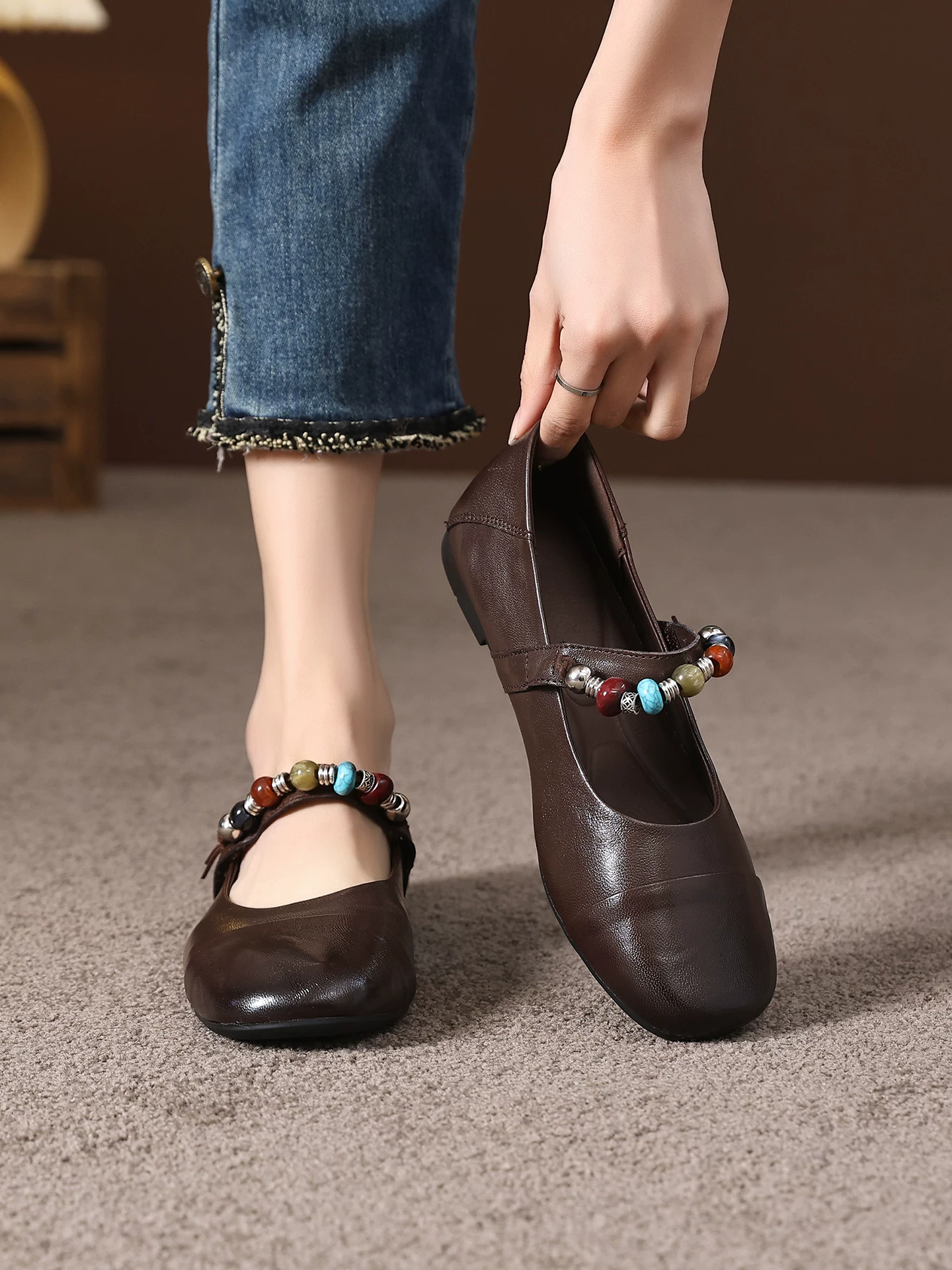 Giày Mary Jane một quai đính hạt phong cách retro dành cho nữ, giày da thật gót thấp, giày đơn miệng nông kiểu mới mùa xuân 2026 dành cho nữ.