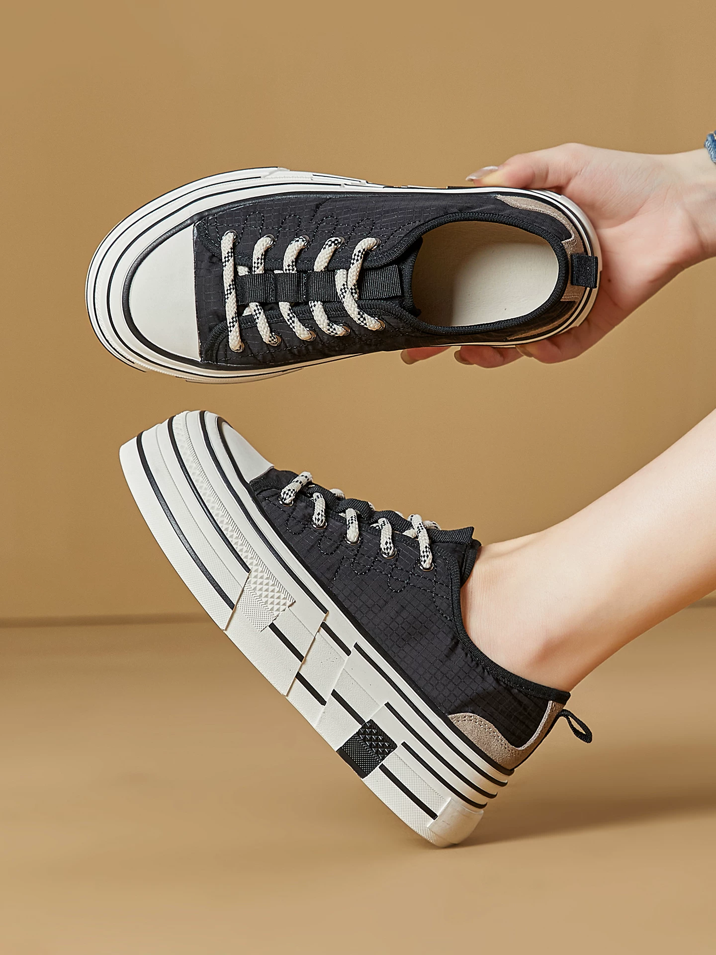 Giày vải mùa hè mỏng nhẹ dành cho nữ, giày thể thao đế dày tăng chiều cao phối màu retro, giày casual thoáng khí mới mùa hè 2026.