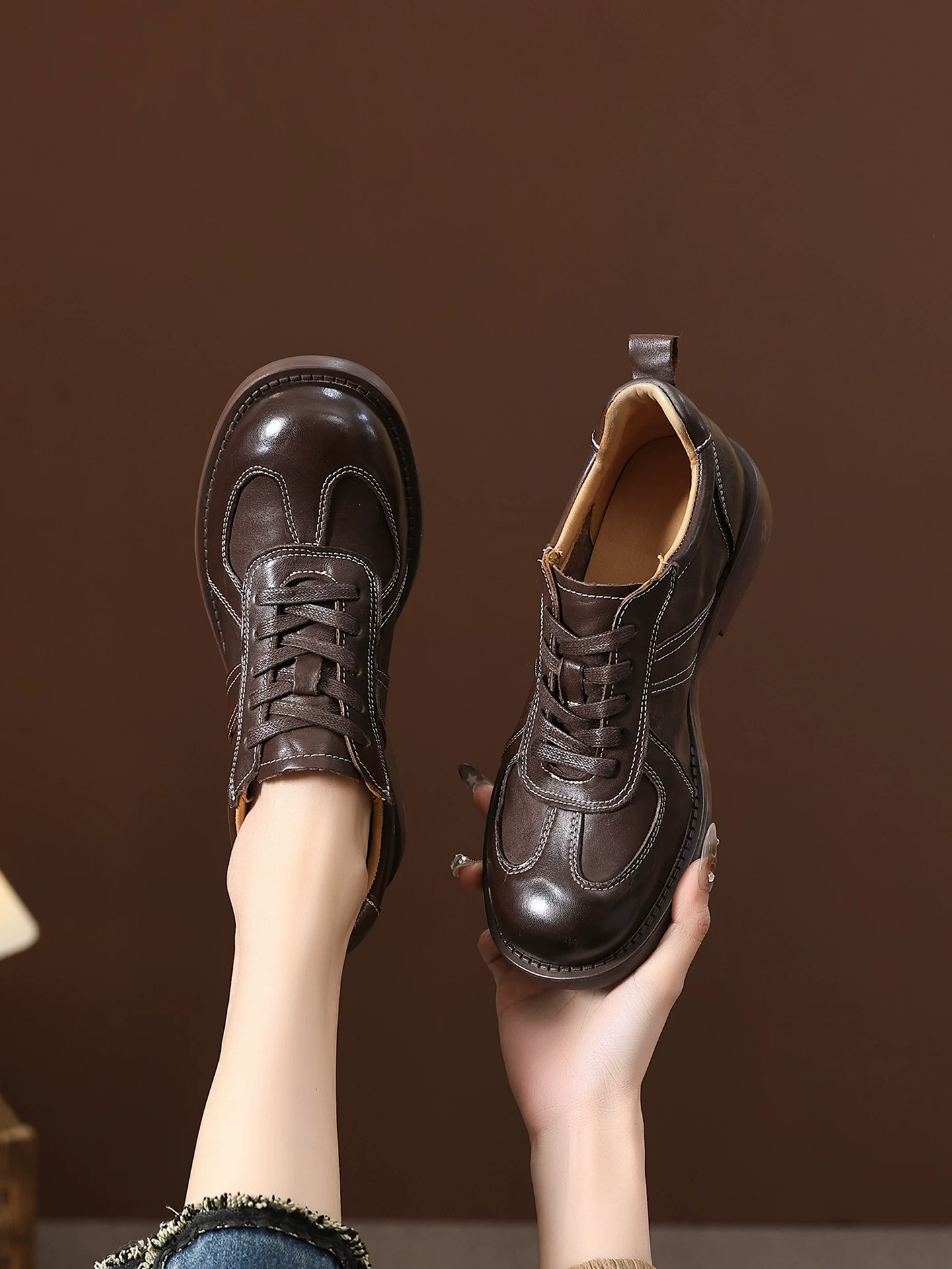 Giày da nữ phong cách Anh, giày brogue cổ điển da bò lớp đầu tiên, giày derby buộc dây kiểu giản dị mới mùa xuân 2026.