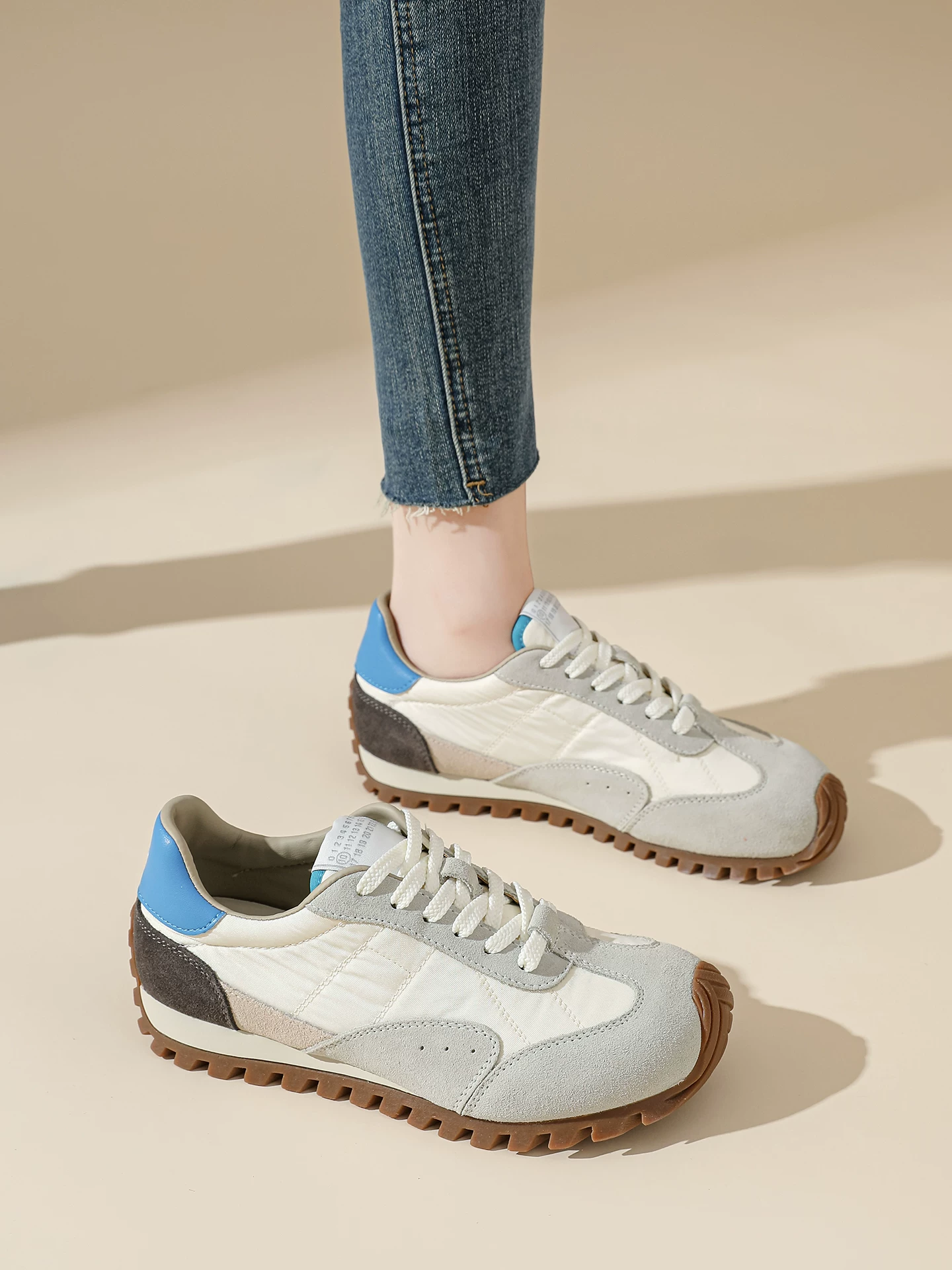 Giày thể thao Đức đa năng ngoài trời dành cho nữ, giày Forrest Gump đế dày phối màu retro, giày thể thao nhẹ nhàng thời trang mùa xuân 2026.