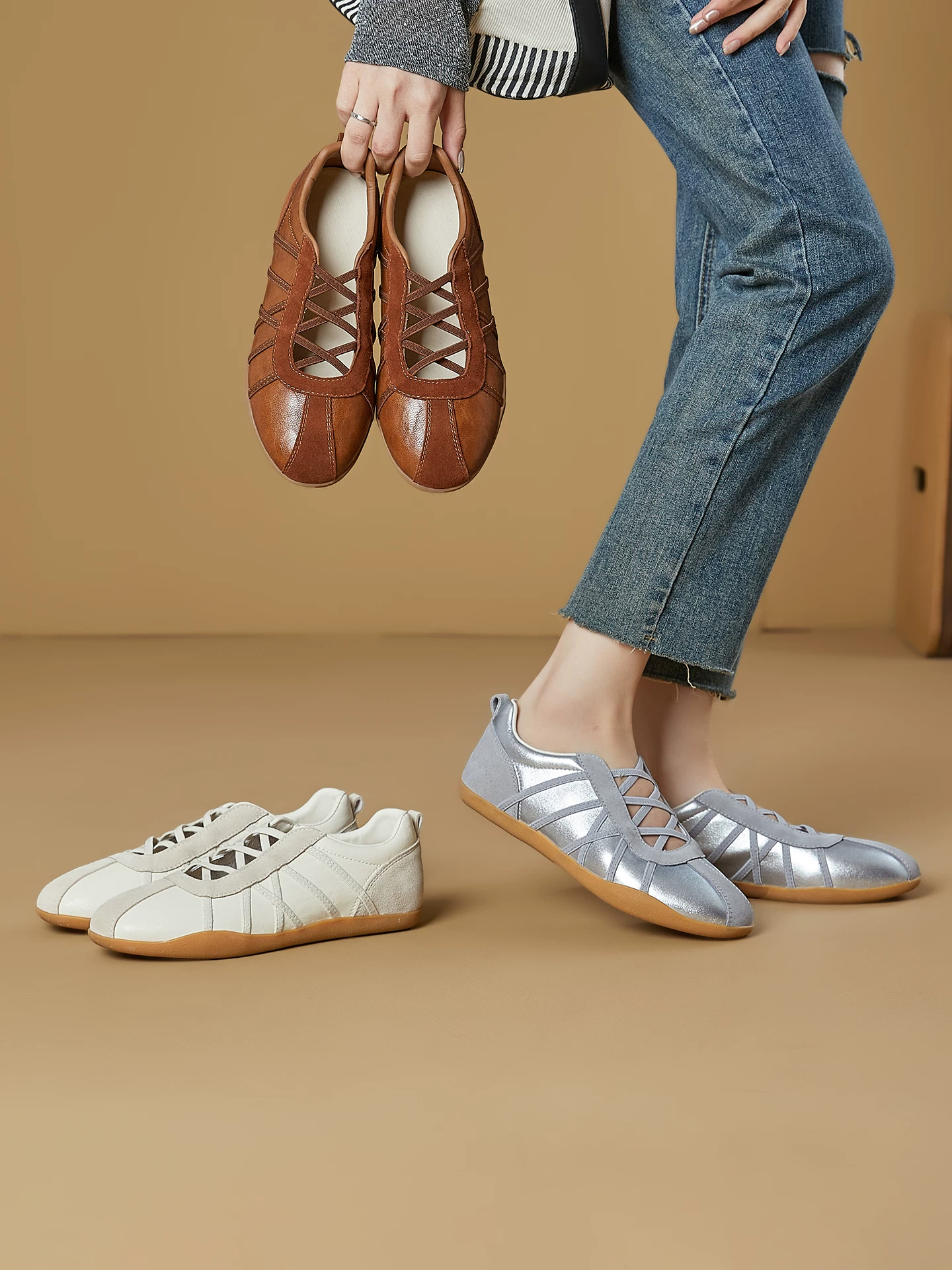 Giày tập luyện kiểu ballet màu bạc dành cho nữ với dây đai chéo đàn hồi, giày thể thao Mary Jane, giày bệt mới mùa hè 2026.