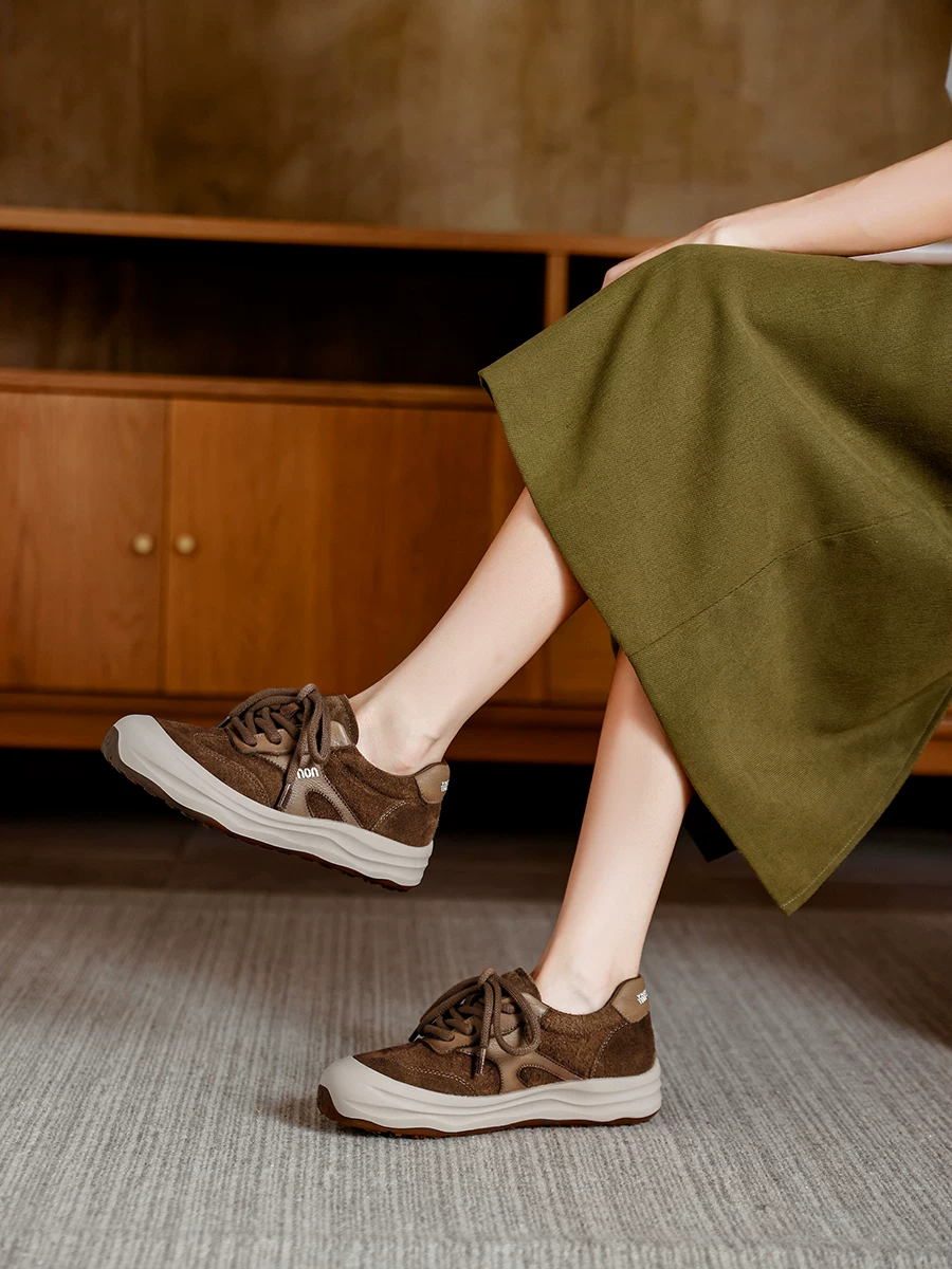 Giày thể thao nữ da lộn kiểu retro Đức, giày sneaker đế dày, giày thể thao da thật màu trắng mới mùa thu 2025 dành cho nữ.