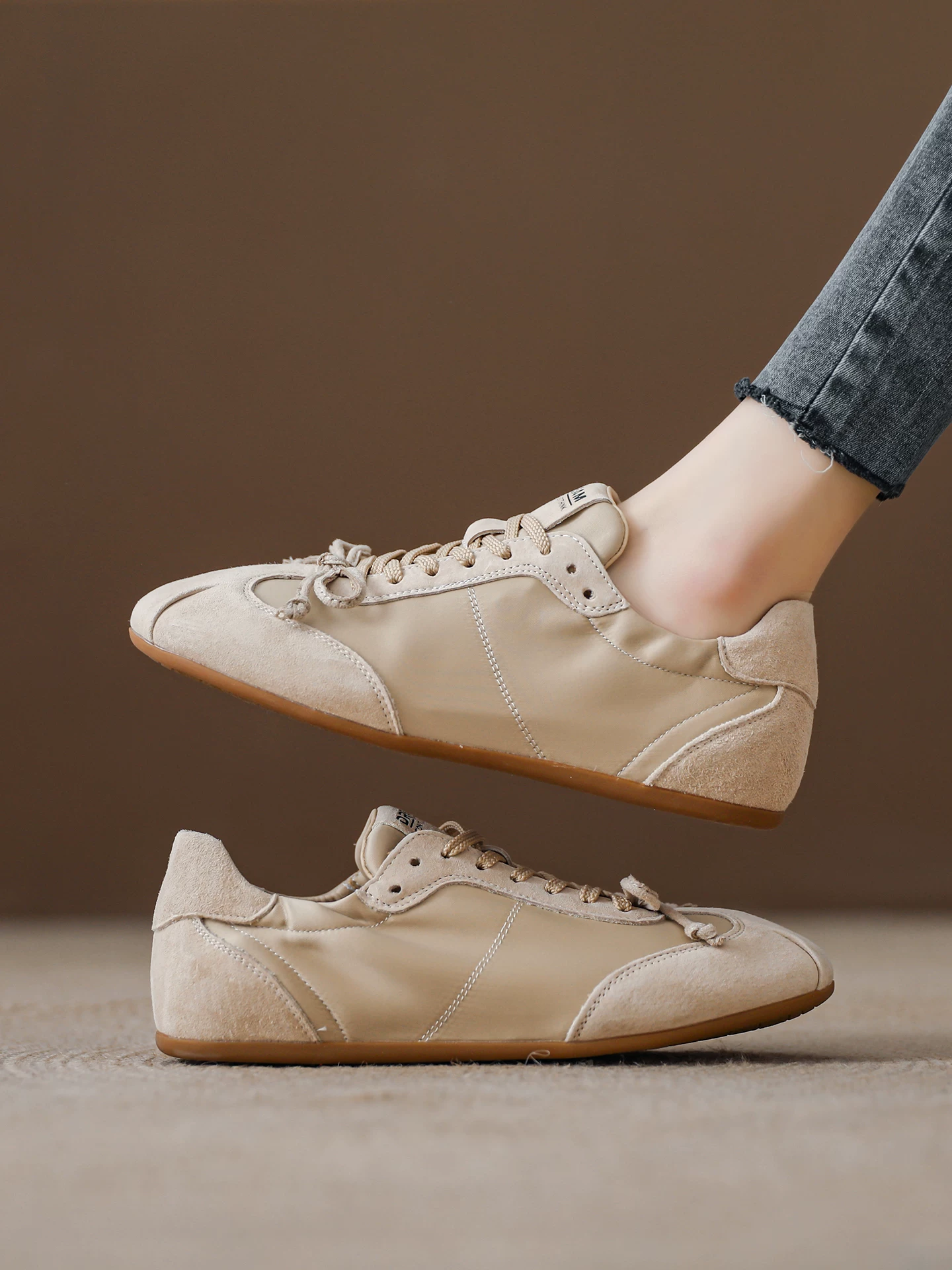 Giày tập luyện kiểu ballet bằng vải satin lụa dành cho nữ, giày A-Gan đế mỏng, mẫu mỏng mùa hè 2026, giày thể thao đế mềm thoáng khí, cảm giác mát lạnh như băng.