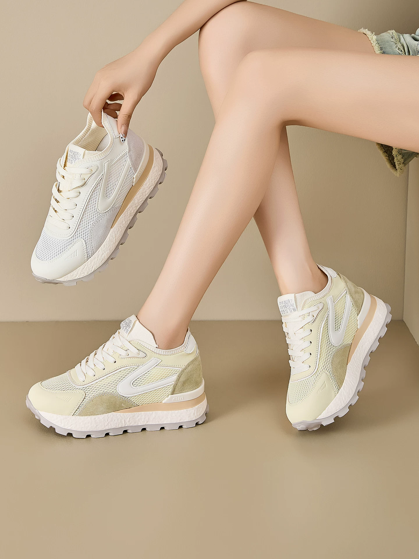 Giày tăng chiều cao 8cm cho nữ, giày Forrest Gump đế dày dành cho người thấp bé, mẫu mới hè 2026, giày thể thao lưới thoáng khí.