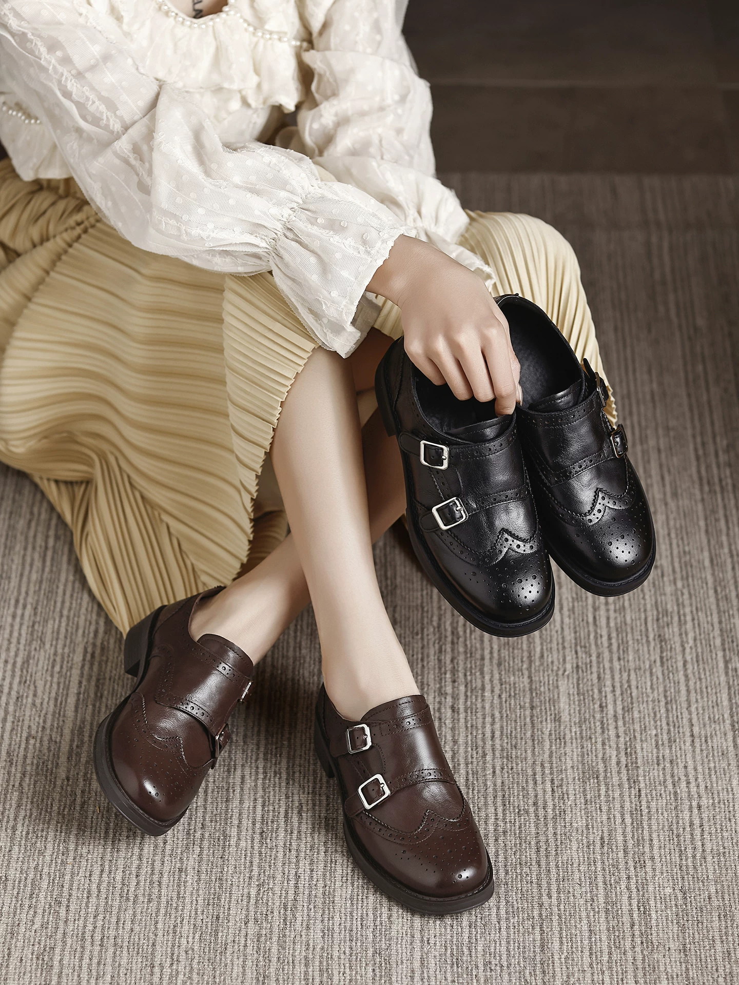 Giày da nữ kiểu Anh cổ điển, giày lười gót dày bằng da thật, giày Oxford Brogue mới mùa xuân 2026.