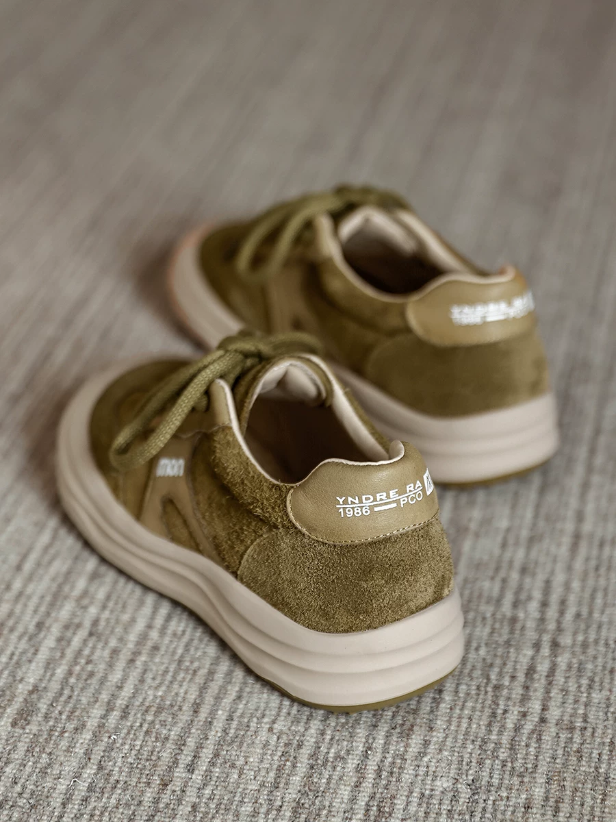 Giày thể thao nữ da lộn kiểu retro Đức, giày sneaker đế dày, giày thể thao da thật màu trắng mới mùa thu 2025 dành cho nữ.