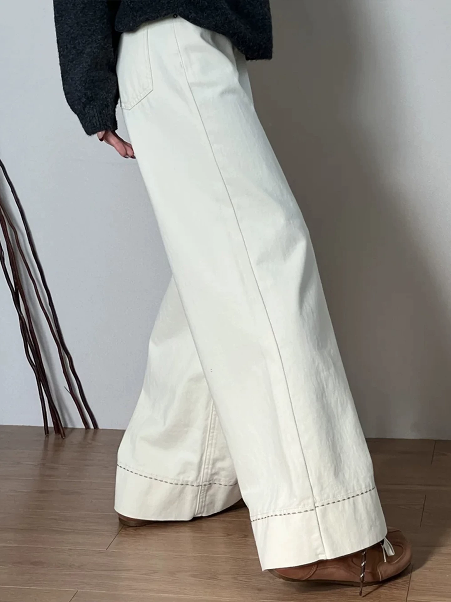 Quần jeans trắng La Chapelle ống rộng, cạp cao, dáng suông, dành cho nữ, mẫu mới thu đông 2025, phù hợp với người nhỏ nhắn