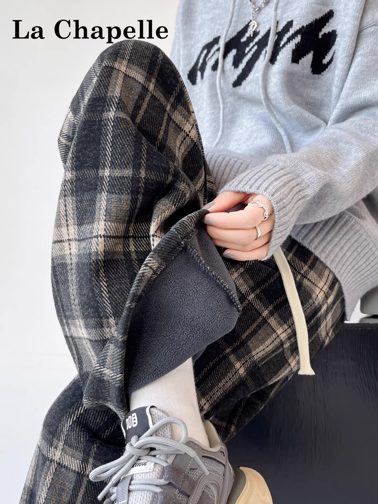 Quần ống rộng kẻ ca rô dày dặn lót lông cừu đen La Chapelle dành cho nữ, mẫu mới thu đông 2025, kiểu dáng rộng rãi, thoải mái, thẳng.