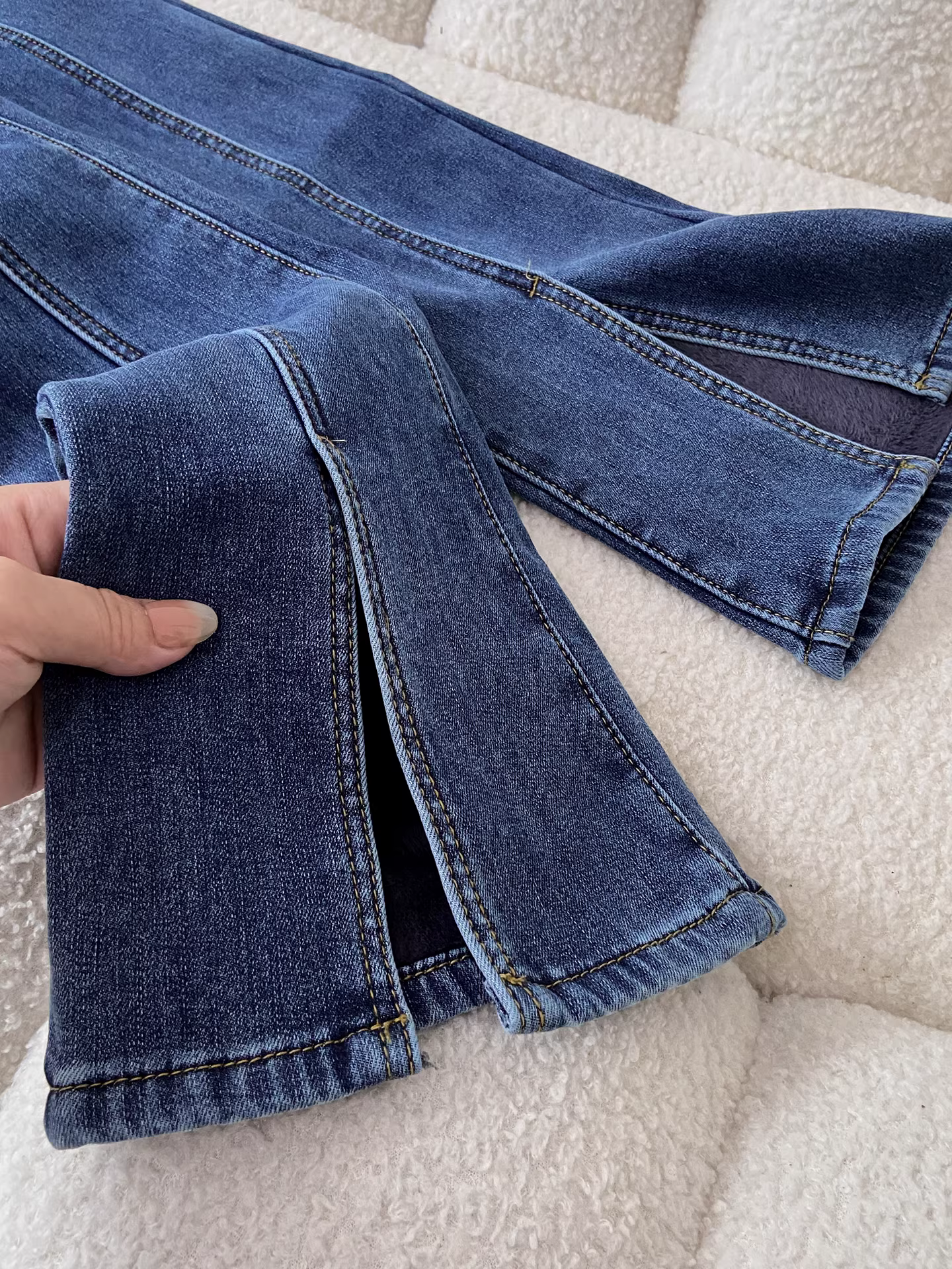 Quần jeans ống loe lót lông cừu La Chapelle dành cho nữ, mẫu mới thu đông 2025, cạp cao, dáng nhỏ nhắn