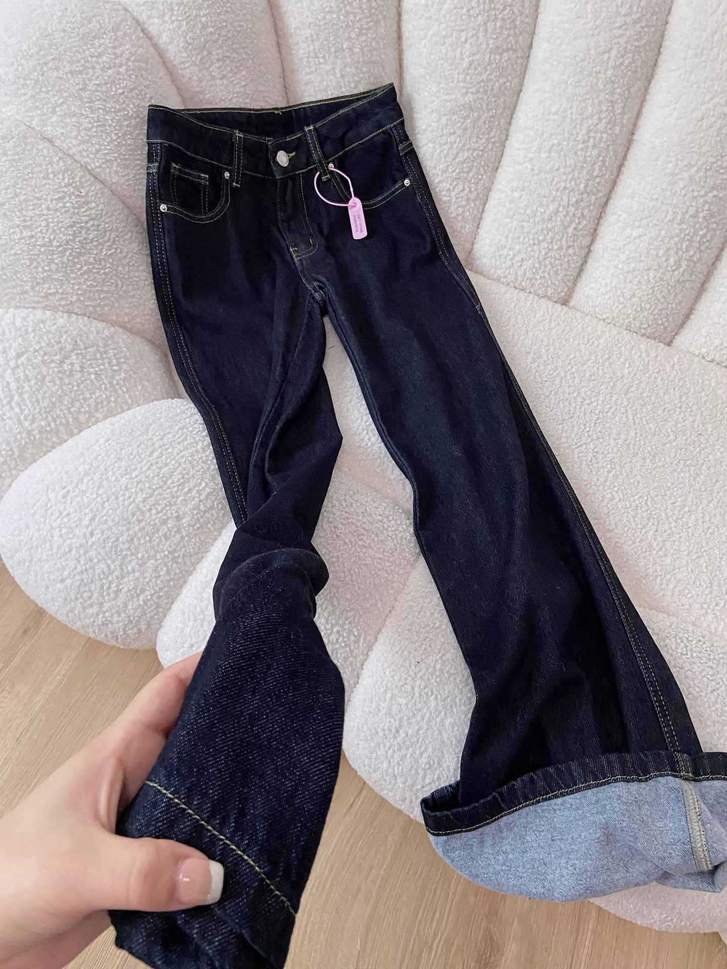 Quần jean nữ La Chapelle màu xanh đậm, lót lông, dáng loe, mùa thu đông 2025, kiểu dáng mới, cạp cao, tôn dáng.