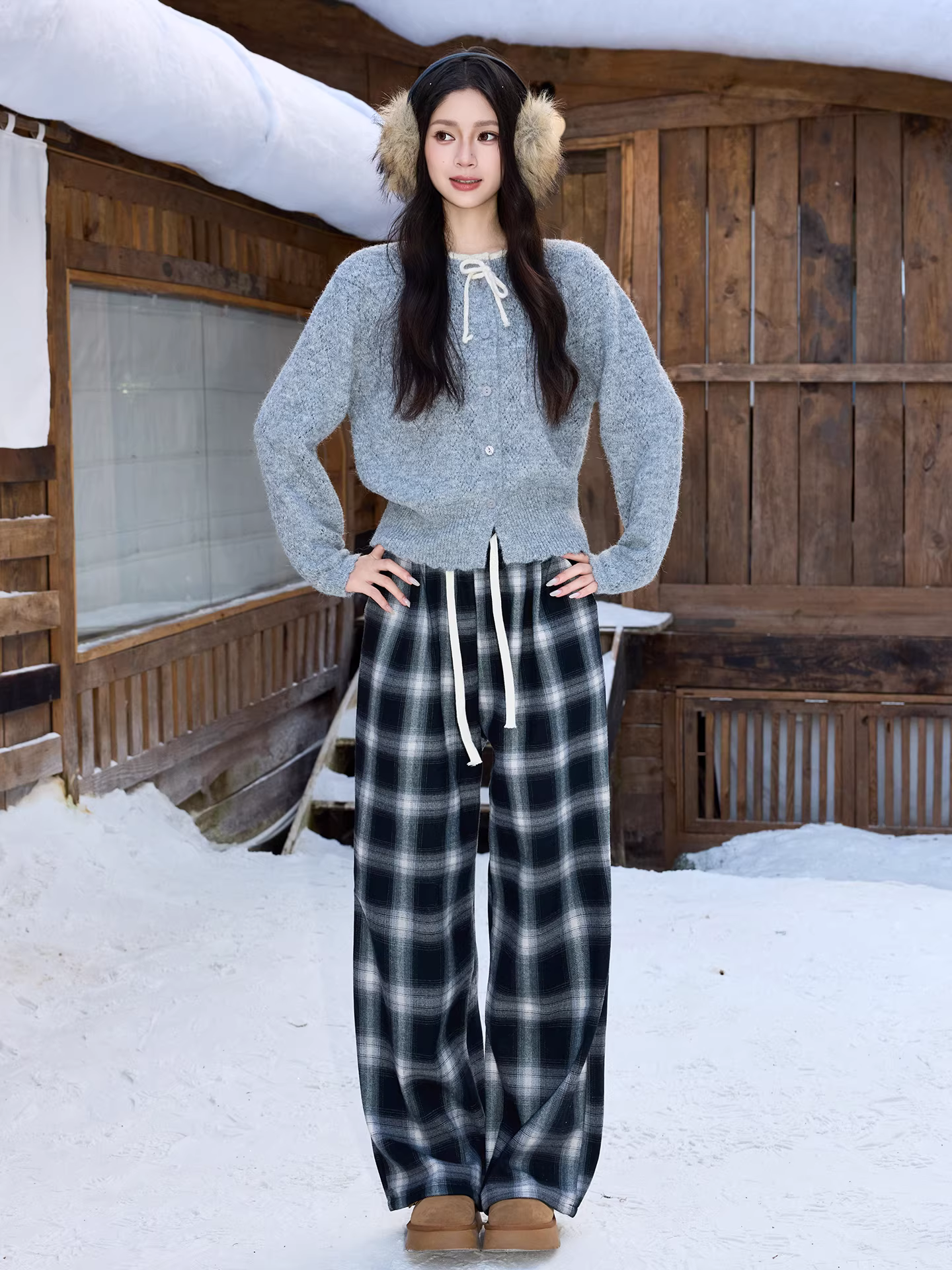 Quần ống rộng dày dặn lót lông cừu kẻ ô đen La Chapelle dành cho nữ, mẫu mới thu đông 2025, kiểu dáng suôn mềm mại, thoải mái.