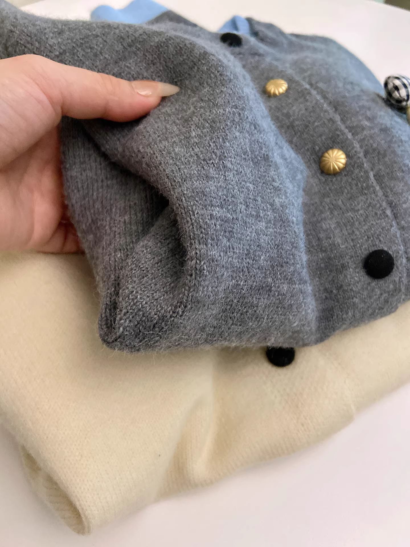 Áo cardigan dệt kim cổ tròn phối màu xám La Chapelle dành cho nữ 2025 áo khoác len phong cách Hàn Quốc mới mùa thu đông