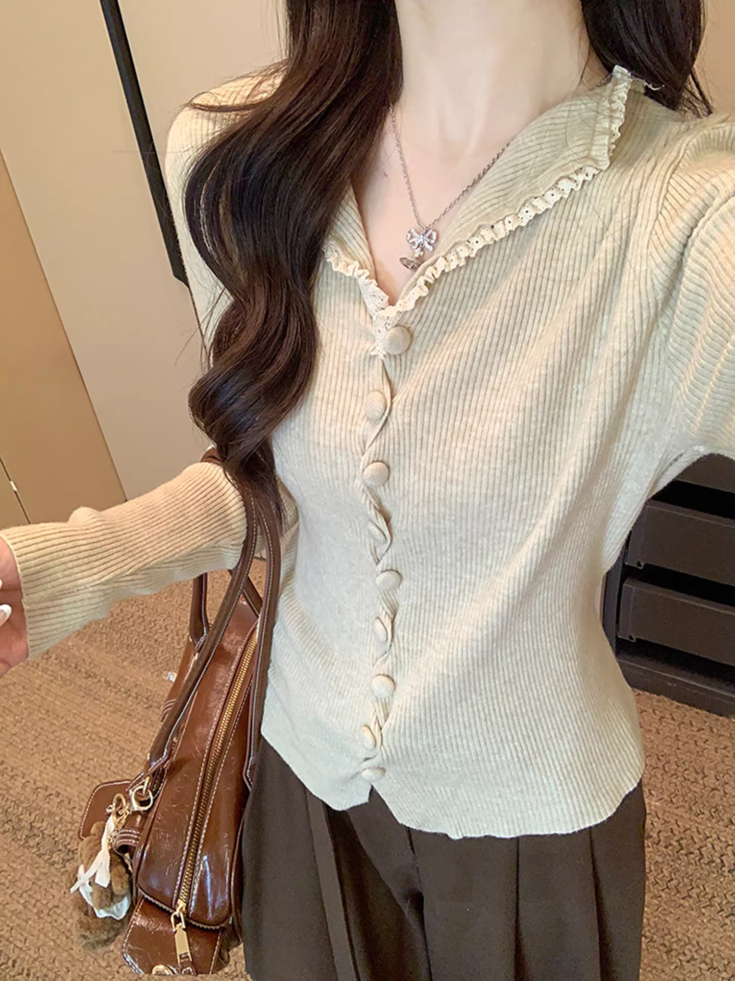 Áo len dệt kim màu xám La Chapelle dành cho nữ, mẫu mới thu đông 2025, kiểu dáng thắt eo, tôn dáng.