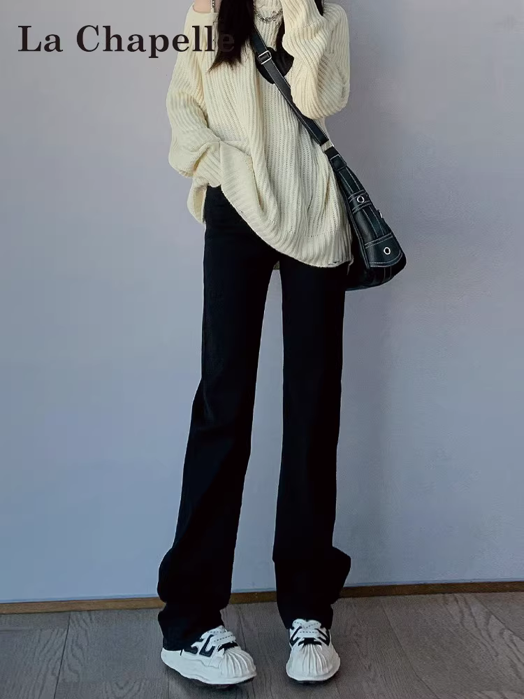 Quần jean đen dáng ôm thẳng La Chapelle dành cho nữ, mẫu mới thu đông 2025, lót lông, cạp cao, kiểu dáng nhỏ nhắn.