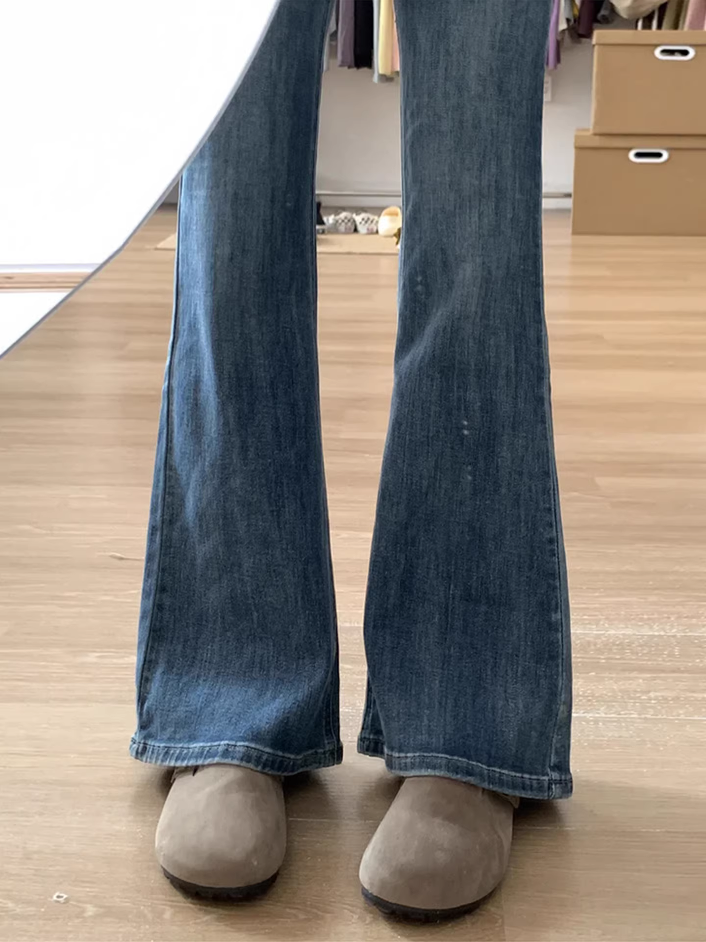 Quần jean nữ La Chapelle kiểu dáng retro, lót lông dày, ống loe, mùa thu đông 2025, cạp cao, chất liệu co giãn.