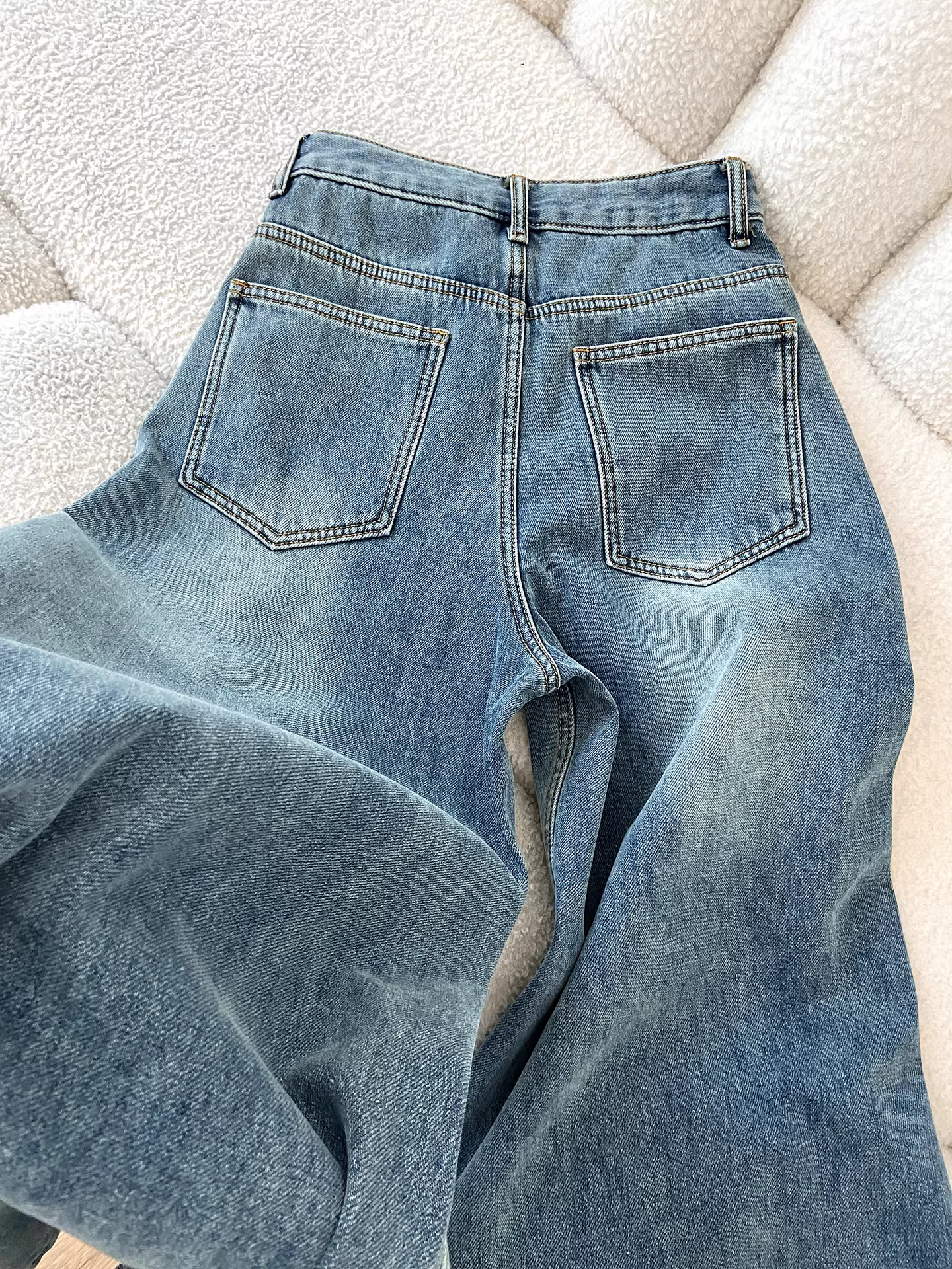 Quần jeans ống rộng dày dặn lót lông màu sáng La Chapelle dành cho nữ, kiểu mới thu đông 2025, quần ống đứng dáng nhỏ nhắn.