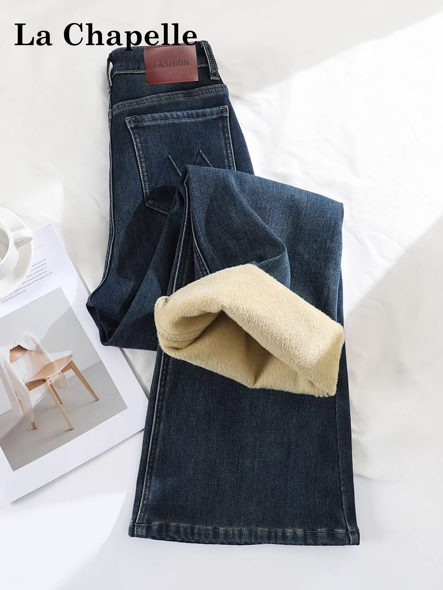Quần jean nữ La Chapelle lót lông dày, dáng loe, kiểu mới thu đông 2025, cạp cao, không bó sát.