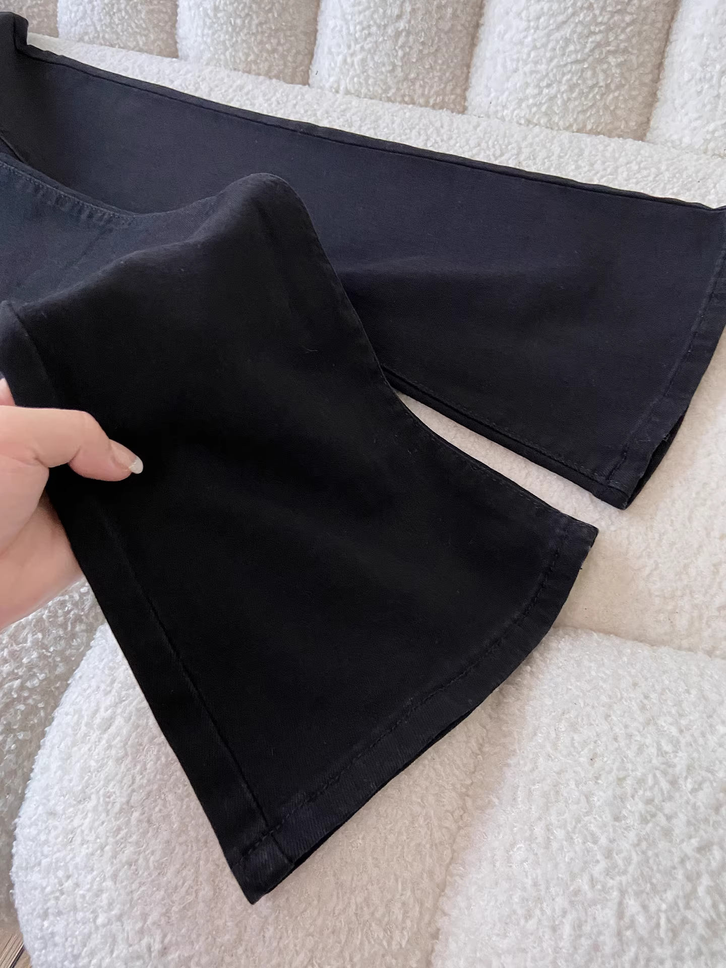 Quần jean ống loe lót lông cừu đen La Chapelle dành cho nữ 2025 mới thu đông, cạp cao, tôn dáng, kiểu chuông